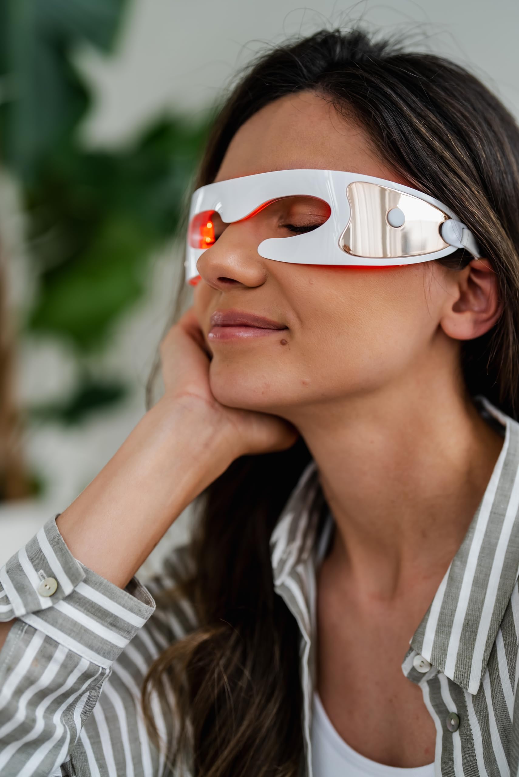 Beautifly - Masajeador de Ojos Serene – Terapia de Luz Roja para Reducir Estrés y Signos de Fatiga, Estilo y Tecnología