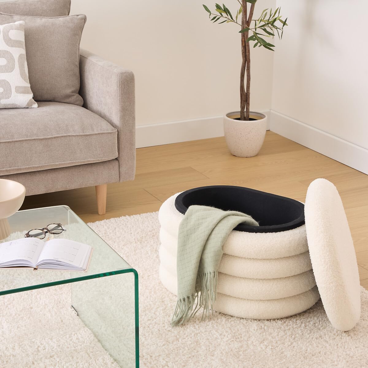 Atmosphera - Pouf Coffre Giulia, Tissu Bouclette Blanc, L 59 x P 45 x H 40 cm - pour Salon, Chambre, Entrée, Meuble de Rangement