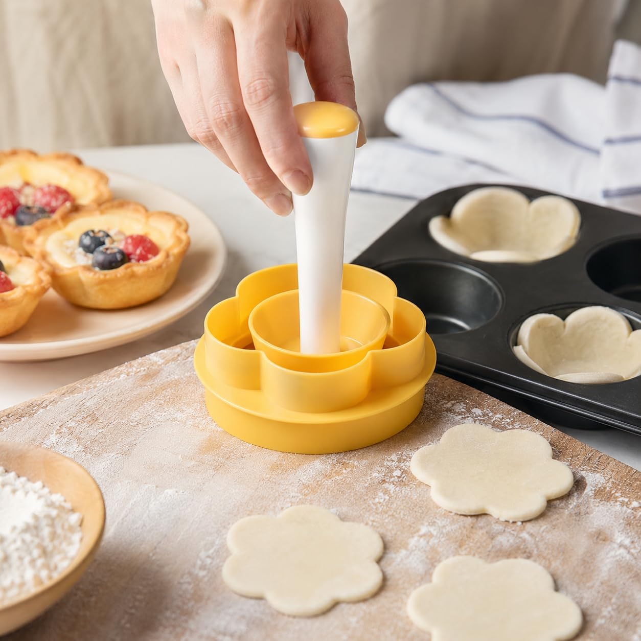 2 Pcs Pastry Cutter and Press Set, 4.1 Inch Flower Cupcake Gadgets with Dough Tamper, Kitchen Cookie Cooking Tools for Muffin Crusts Tarts Biscuit Pies Baking, Yellow