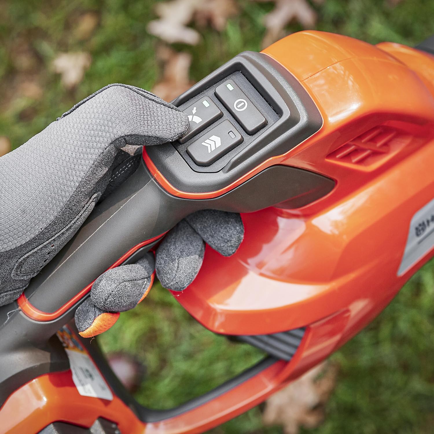 Husqvarna Soffiatore a batteria 230iB con batteria/caricabatterie | Forte flusso d'aria, modalità boost e velocità. Leggero ed ergonomico