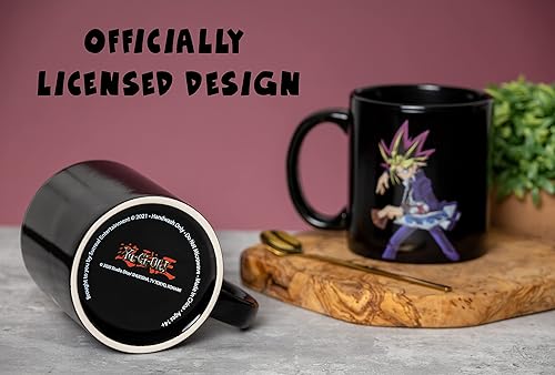 Miniatura 7 de Surreal Entertainment YU-GI-OH - Taza de café de cerámica con cambio de calor de Yugi y Mago Oscuro, color negro
