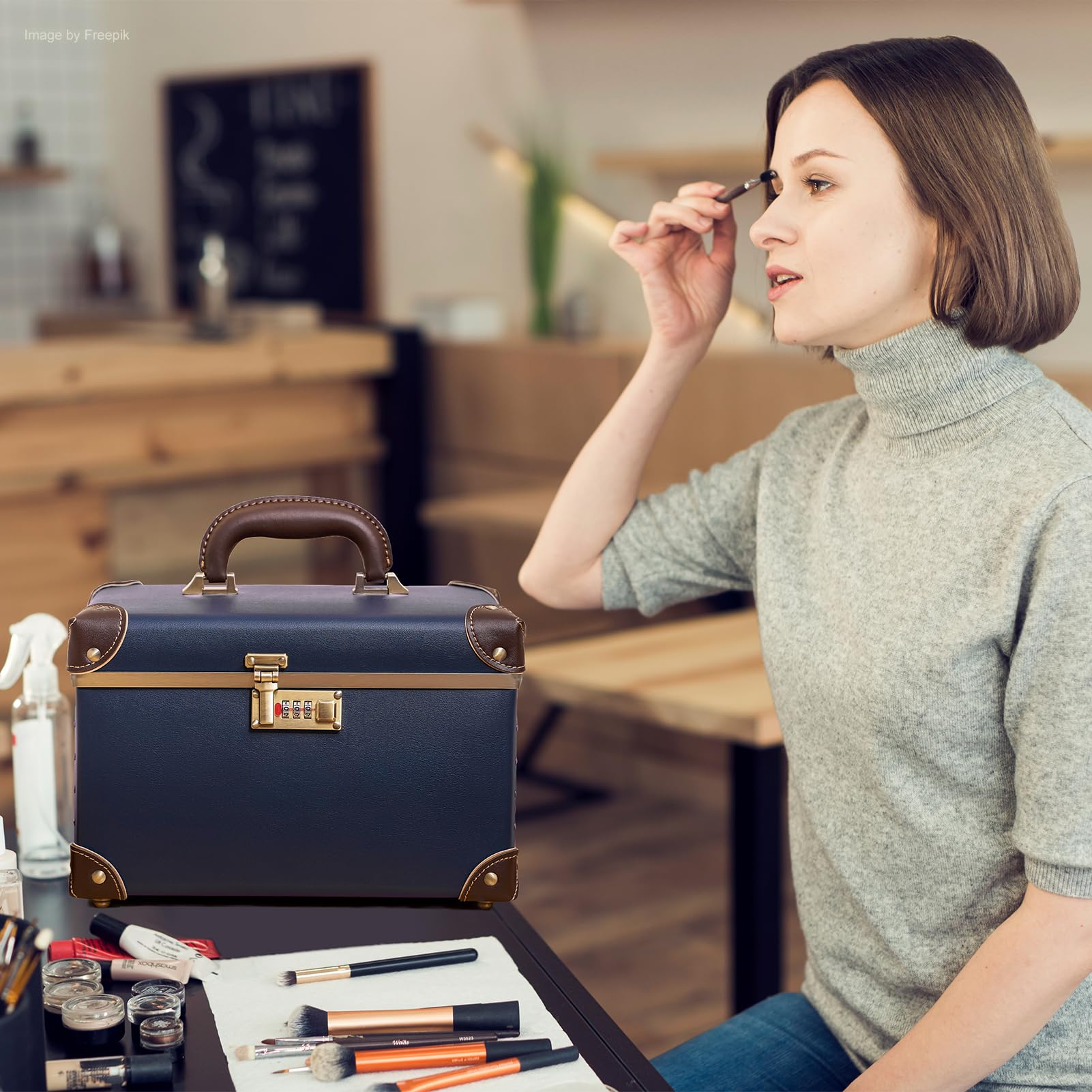 urecity Vintage Leder Kosmetikkoffer mit Spiegel - Hartschale Schminkkoffer für Damen, Reise Make-up Case mit Zahlenschloss & Großer Stauraum (Retro Design) (Blau, Medium)