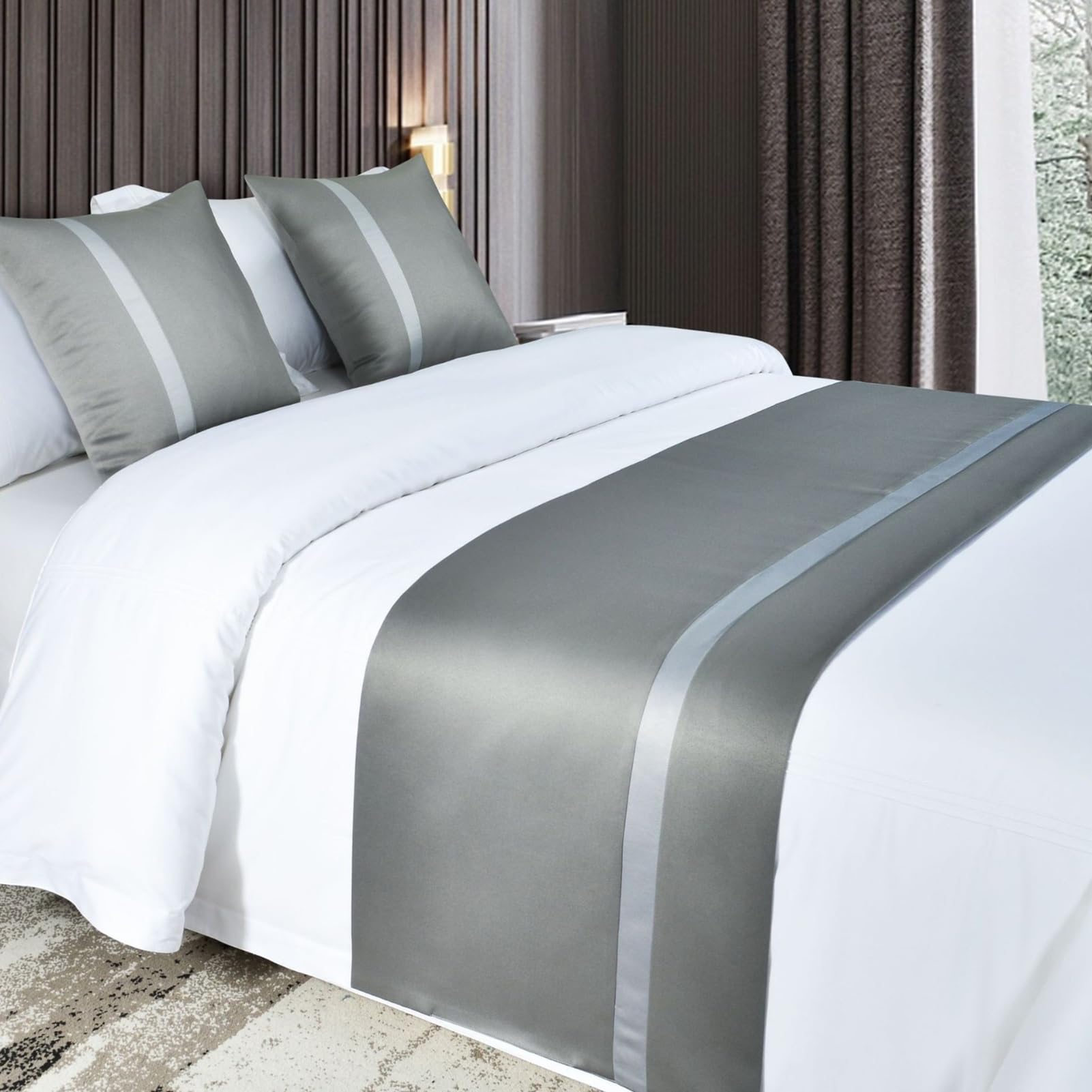 Couvre-lit de protection et taie 50x50 pour rénover une chambre d'hôtel