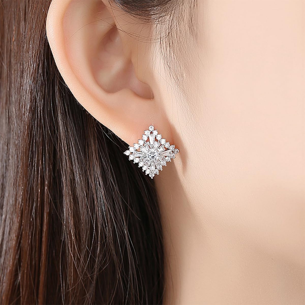 Minimalist Round Cut D-color VVS1 Moissanite Earrings, 14K Gold Floral Stud Earrings for Women, Ideal for Valentine's Day and Anniversaries