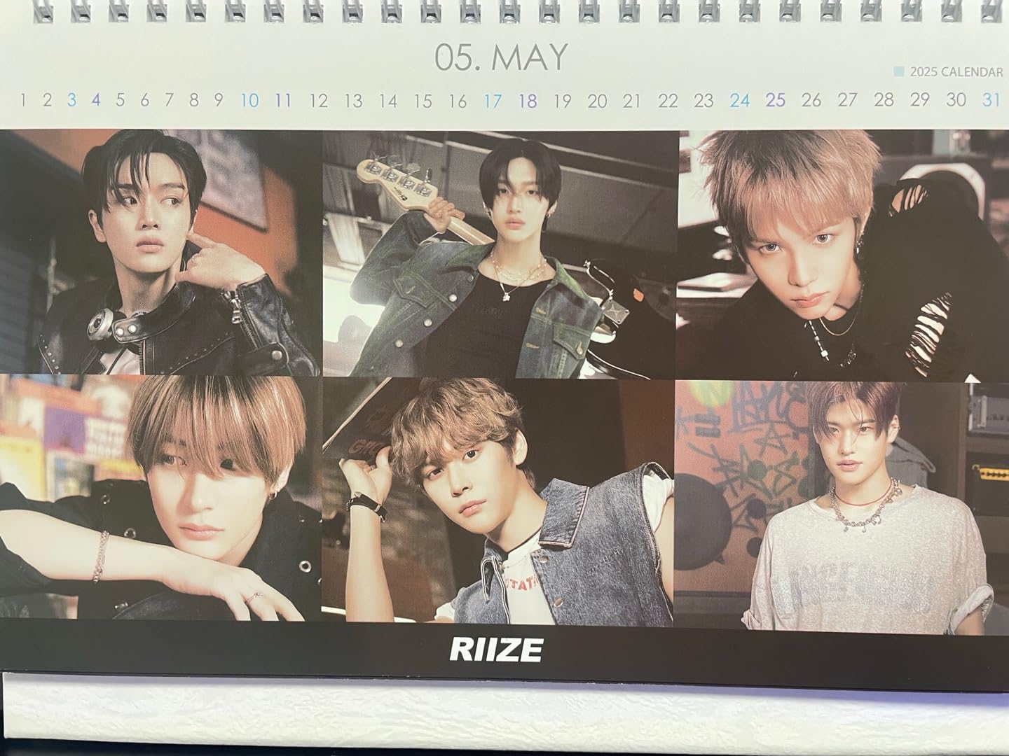 Amazon.co.jp: ライズ グッズ 2025年-2026年 2年分 卓上カレンダー