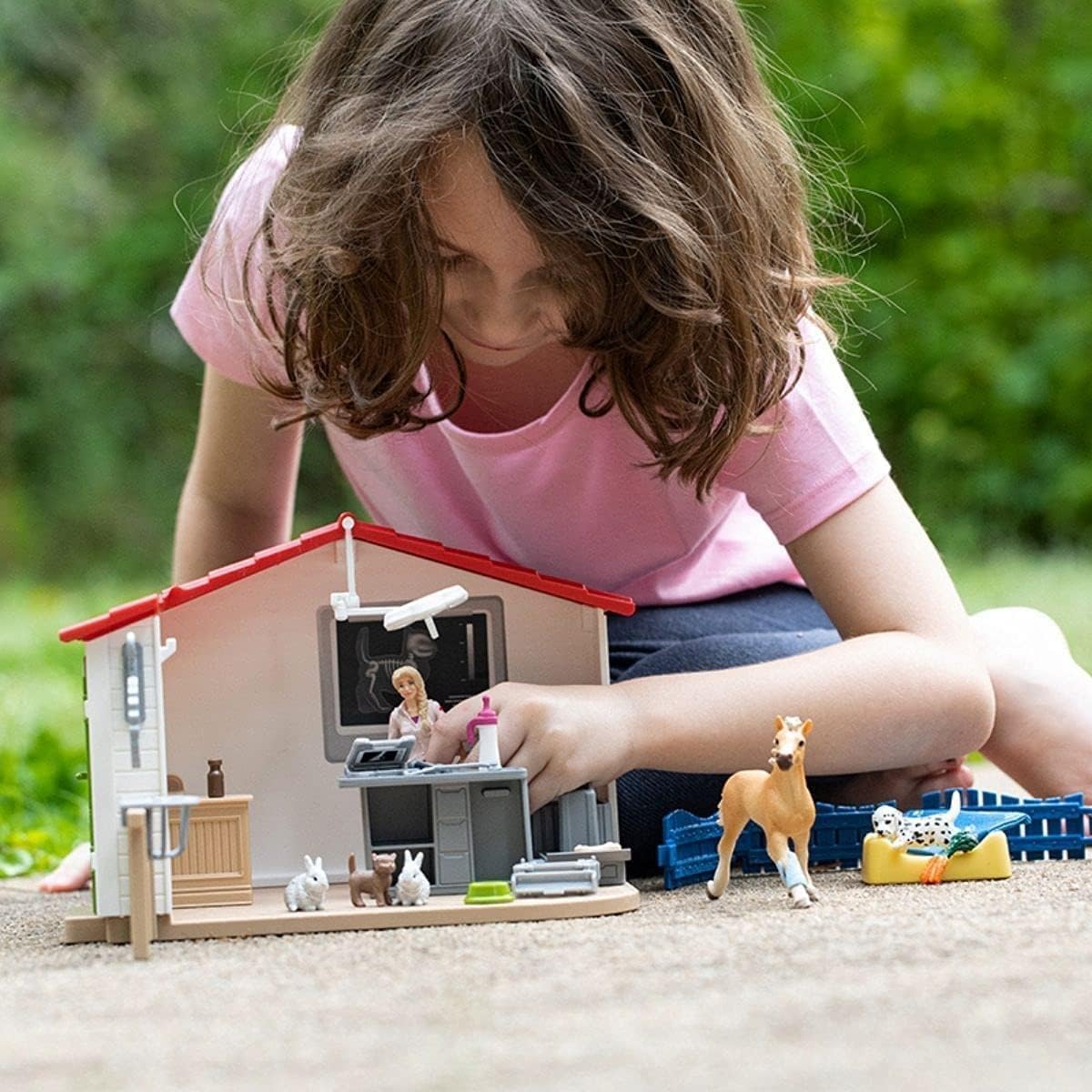 Schleich Farm World 42502 — Set de Clínica Veterinaria para Animales, 27 Piezas — Incluye Clínica, Veterinario, Animales de Juguete y Accesorios — Juguetes para Niños de 3 Años o Más