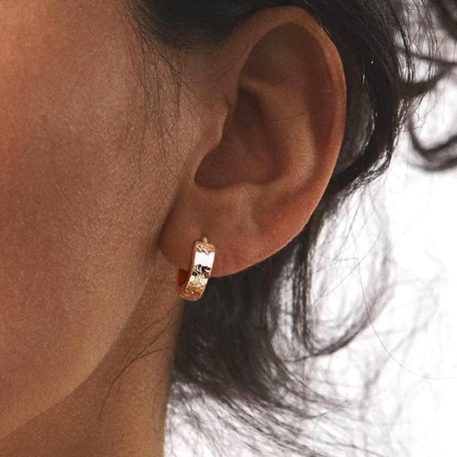 D-POW Gold Hoop Earrings for Women 925 Sterling Silver 18K Gold Plated Huggie Earrings Lightweight Hypoallergenic 18mm Chunky Hoops Women Jewelry - Image 5