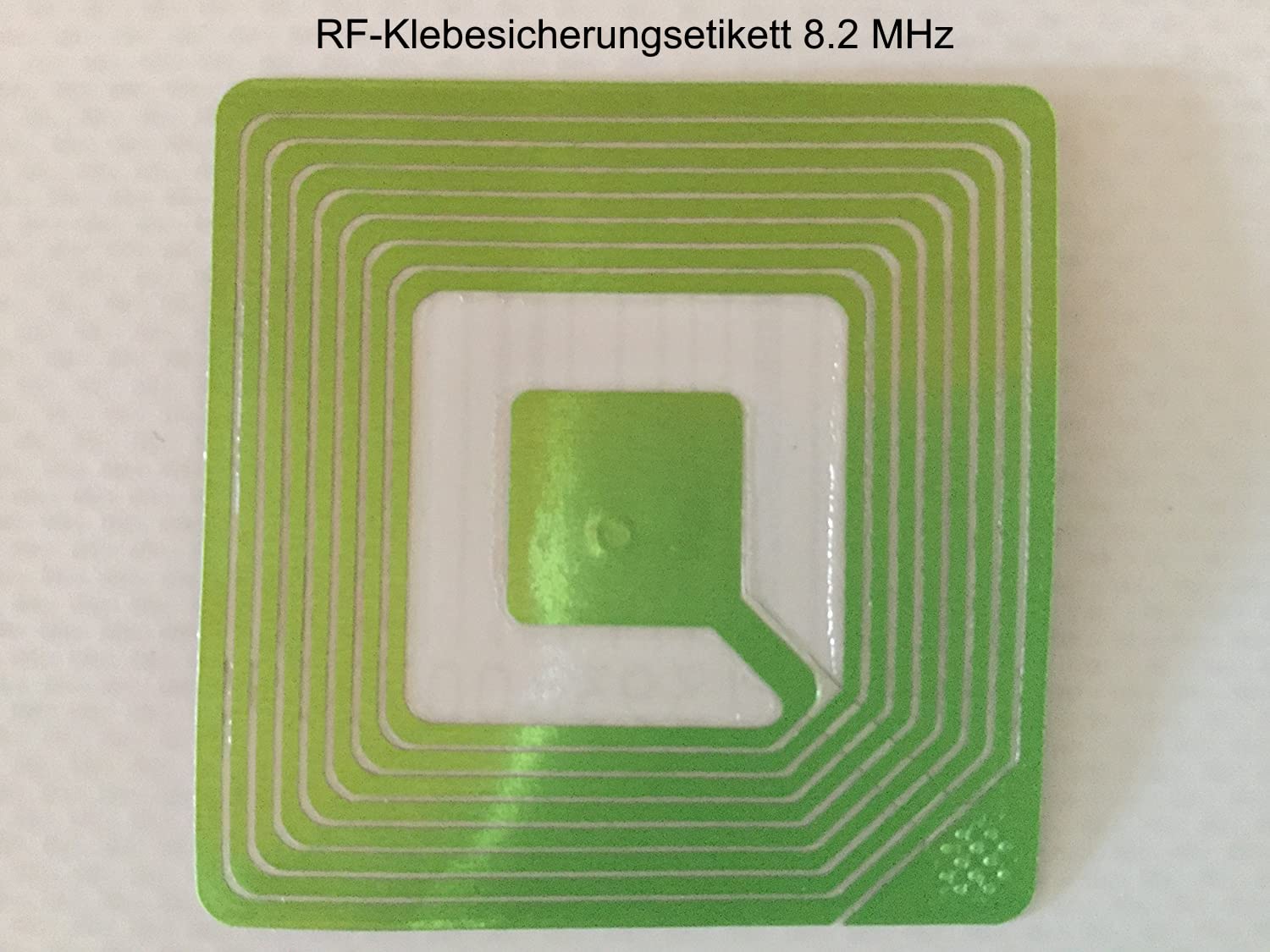 2000 RF samoprzylepne etykiety RF 8,2 MHz 4 x 4 cm etykiety zabezpieczające 4 x 4 cm z kodem kreskowym Dummy dezaktywowane zabezpieczenie towaru