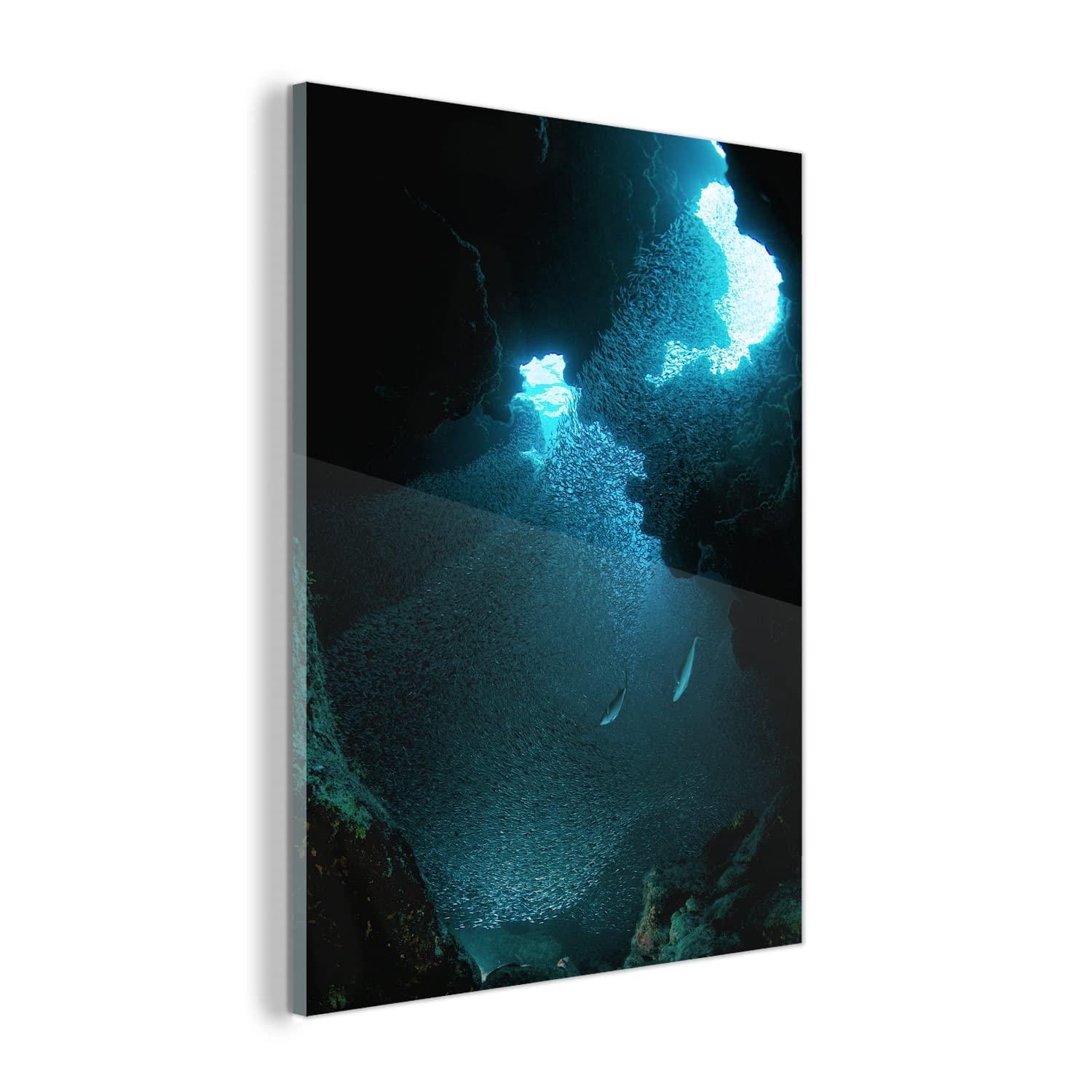 MuchoWow Glasbild Glasfoto Wandbild Bilder Deko 90x120 cm Fische schwimmen in einer Höhle mit stechendem Sonnenlicht auf Grand Cayman