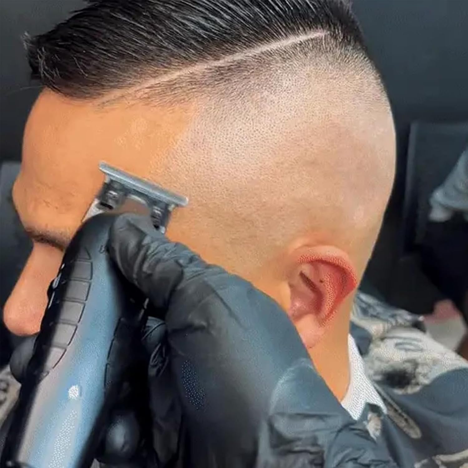 Close-up image of the Trimmer Plus Zero Gap Hair Clipper's blade, highlighting its zero-gapped design for precise cutting.