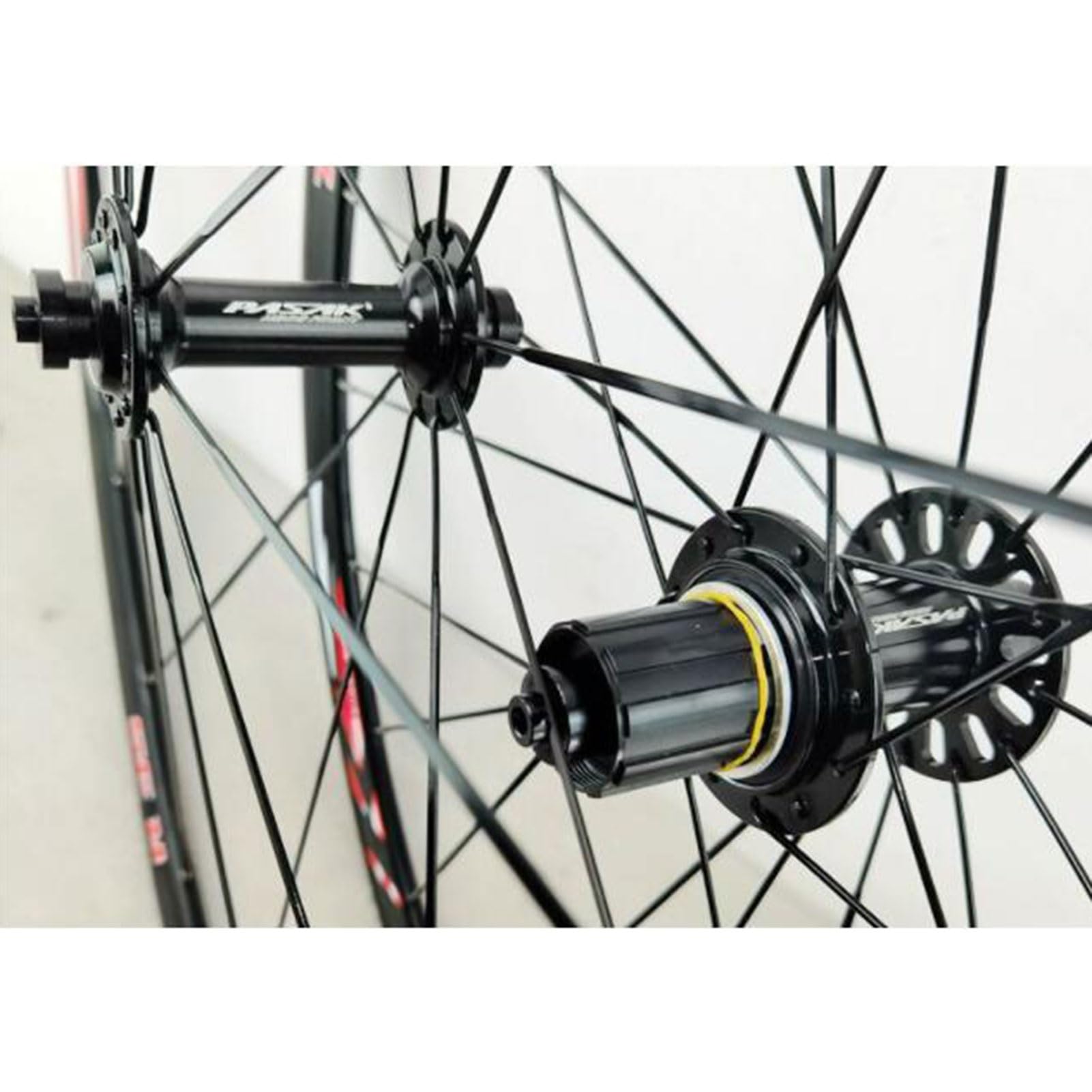 Zestaw kół do roweru szosowego ze stopu aluminium, hamulec C V 700C podwójne felgi ścienne 20/24 otwory płaska szprycha 8-12 prędkości szybkie zwalnianie zestaw kół (kolor: czarno-czerwony, rozmiar