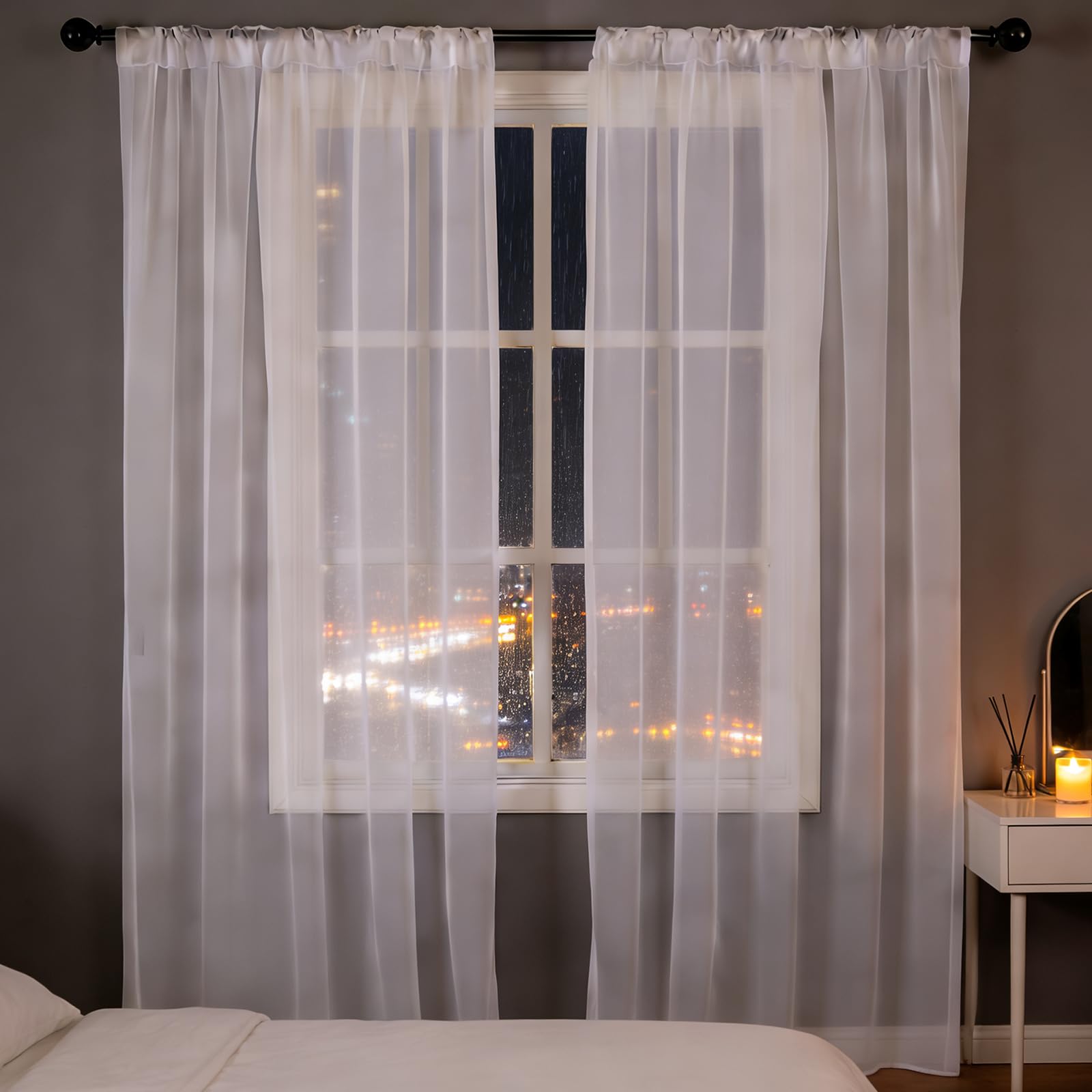 Cortinas translúcidas blancas para eliminar reflejos del sol en salón sin perder claridad