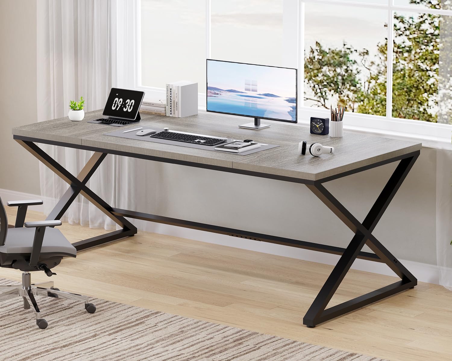 großes lern- und arbeitszimmer-tisch aus grauem holz 180 cm