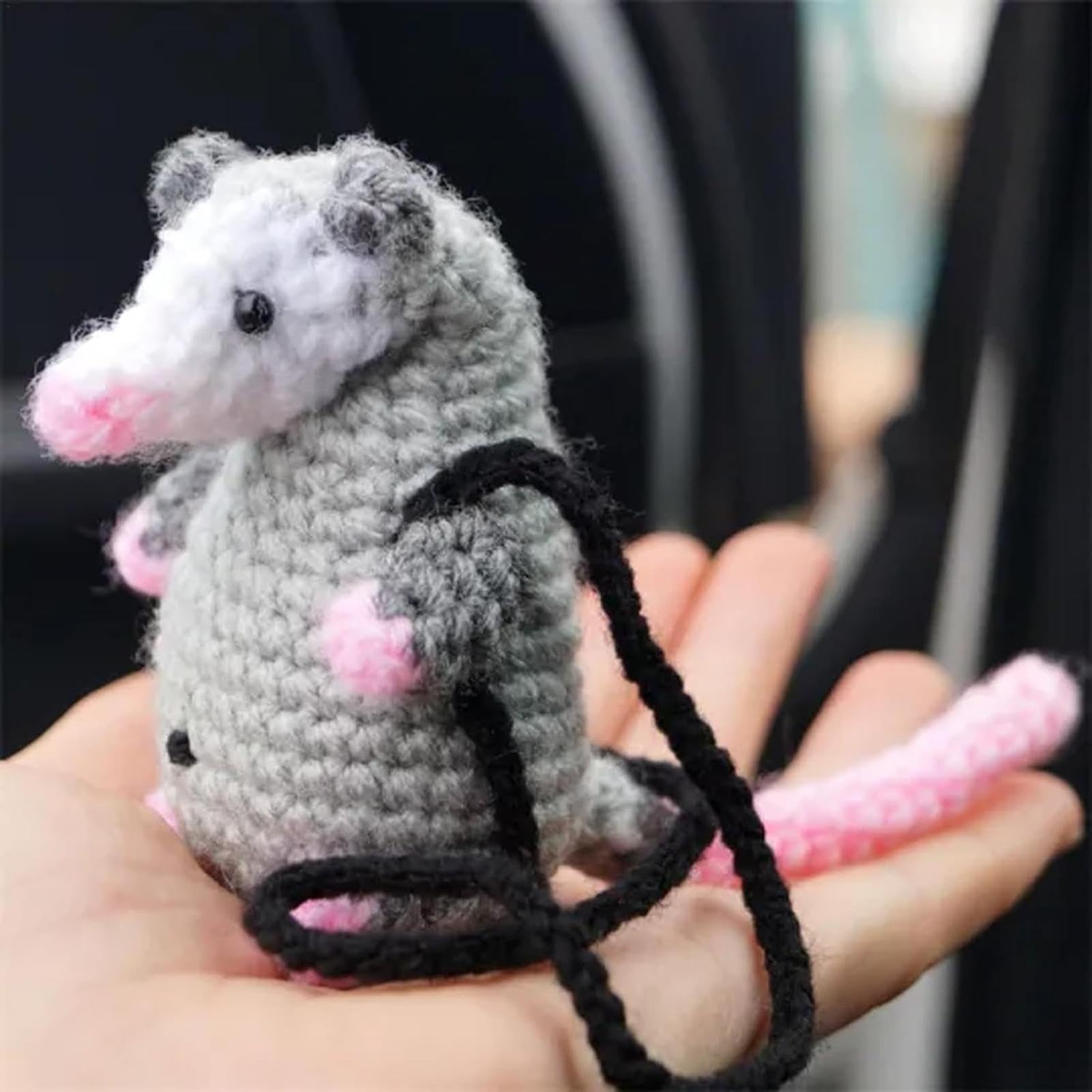 Ciondolo Per Auto Opossum, Ciondolo Per Auto Opossum Lavorato A Maglia All' uncinetto Fatto A Mano, Regalo Per Gli Amanti Dell'opossum, Decorazione Carina Per Auto Opossum Per Auto, Famiglia, Ufficio