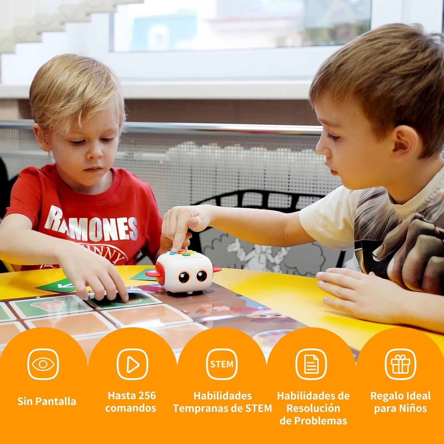 Robot Tale-Bot Pro junto a sus accesorios y tablero interactivo