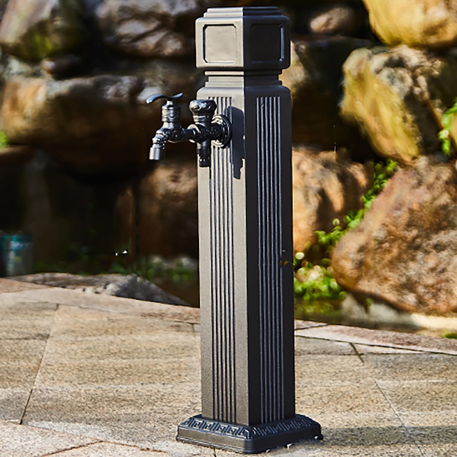 Generico Fontana a Colonna d'Acqua autoportante da Esterno in Acciaio Inox, idrante Verticale Quadrato per Giardino, Elemento Decorativo Resistente, Perfetto per l'arredo del Giardino.