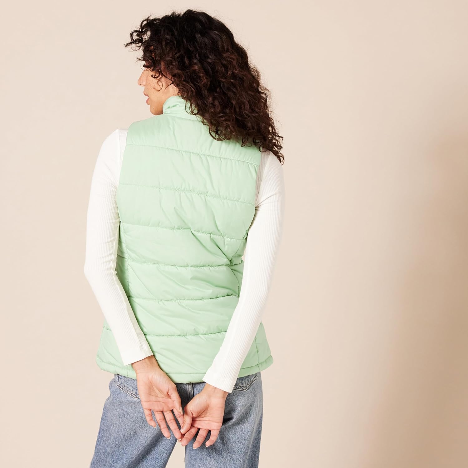 Amazon Essentials Women's Mid-Weight Puffer Vest - Image 3