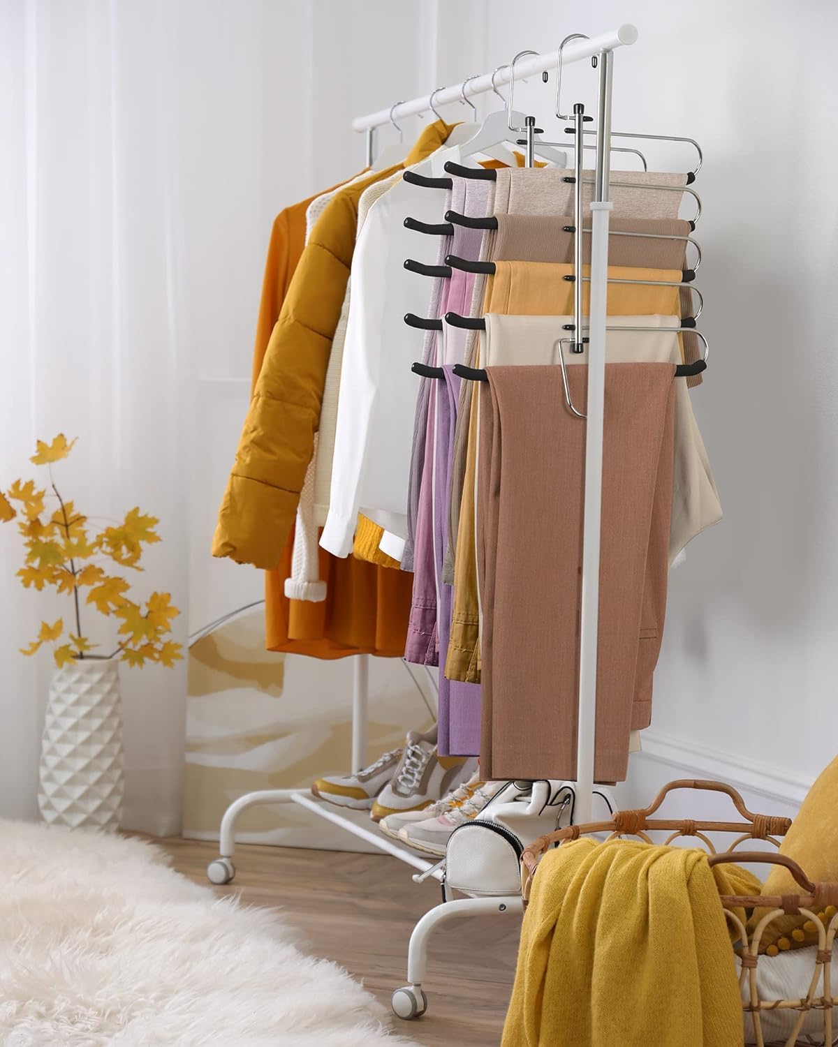 Paquete de 3 perchas para pantalones que ahorran espacio, perchas antideslizantes mejoradas con brazos oscilantes acolchados de espuma, organizador de armario de múltiples capas y almacenamiento para
