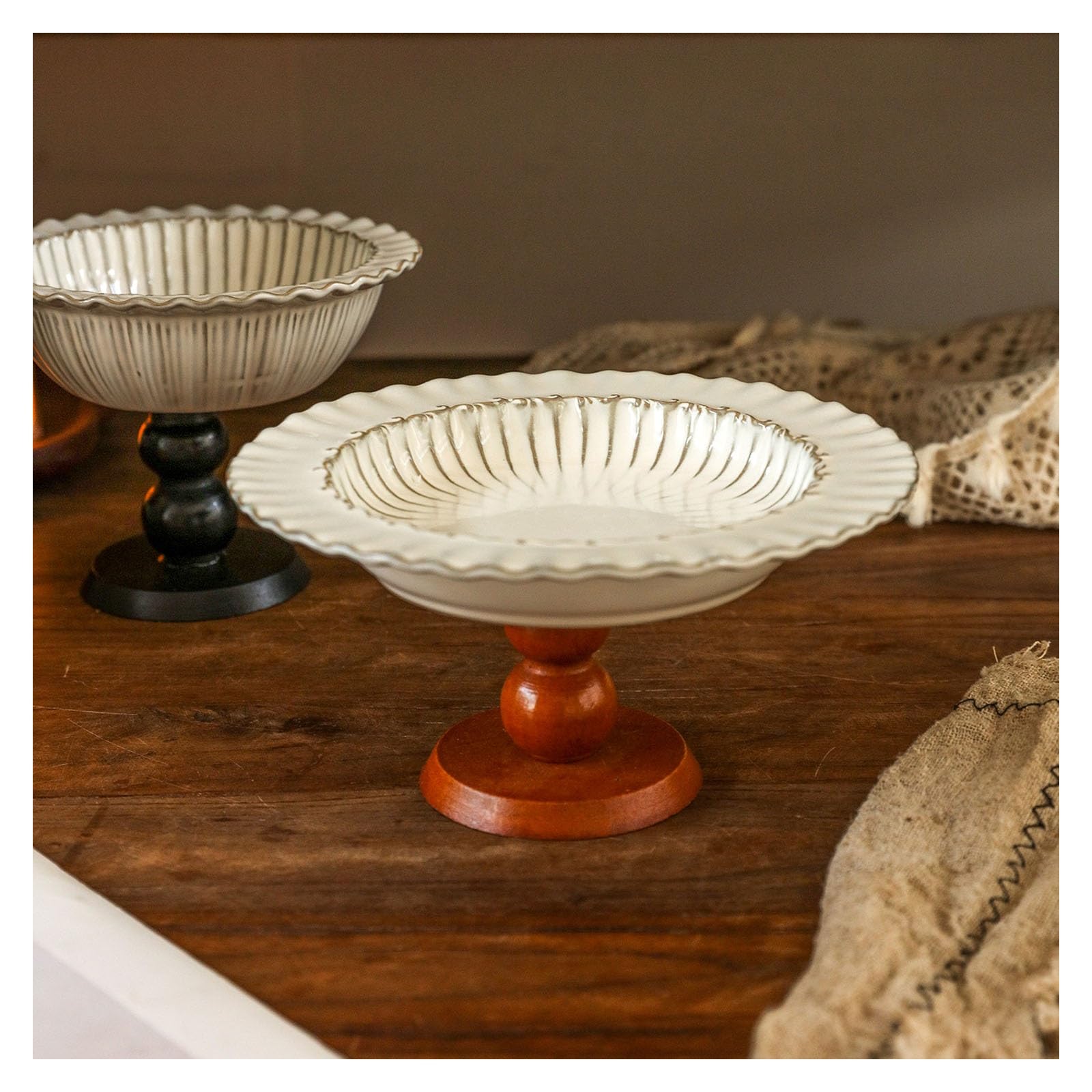 Soporte for pasteles de cerámica, elegante soporte for pasteles con base, recipiente for pasteles, plato for servir, bandeja de frutas, expositor for fiestas y uso doméstico(Black,9inch)
