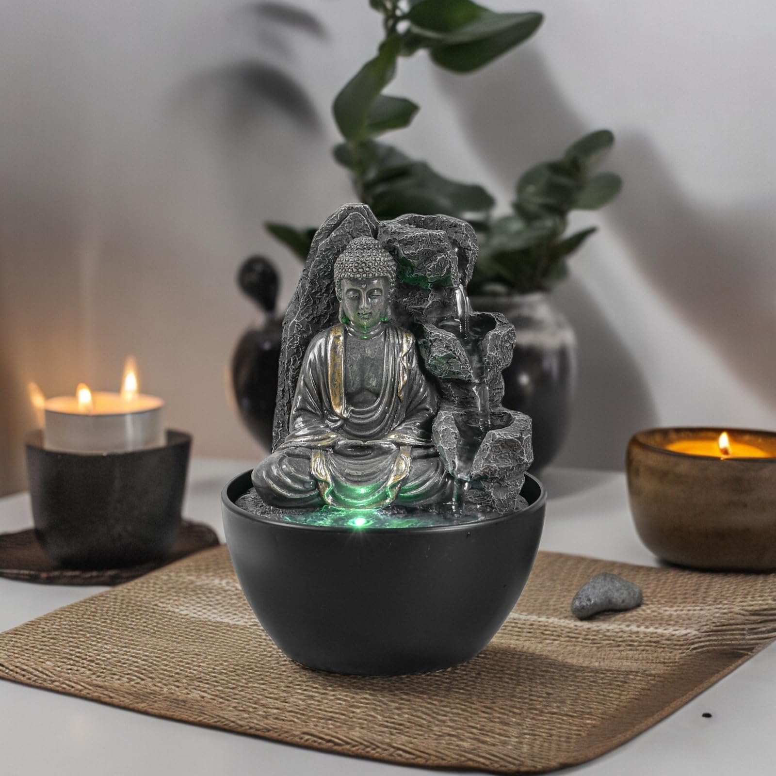 Fuente de Interior de Buda Relajante – Fuente Cascade – Decoración Zen Feng Shui – Idea de Regalo Elegante y útil – Fuente de Mesa con luz LED – 18 cm – Revata Zen'Light