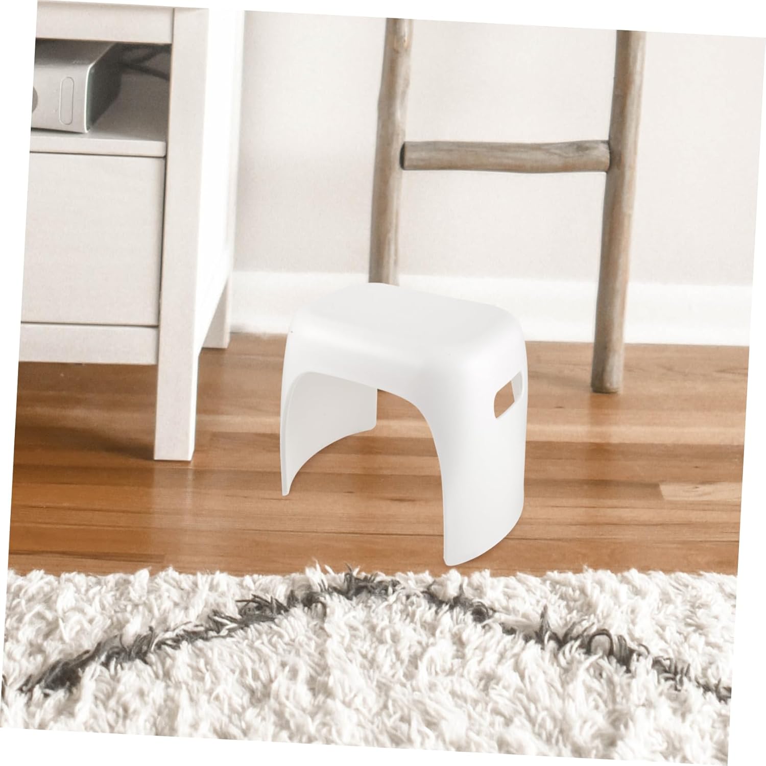 Small Stool for Kids Lightweight Portable Stool White Strong Load-Bearing Ability Random Style