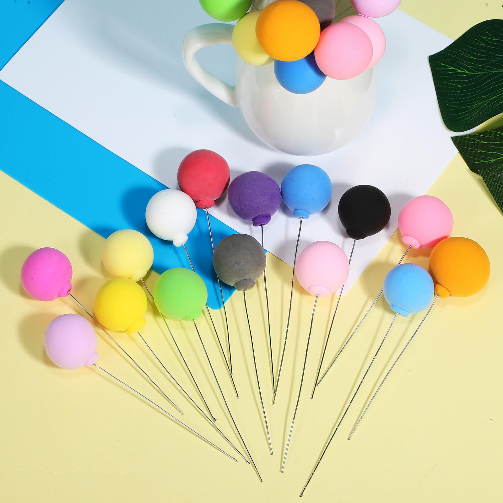 ibasenice 30 Pièces Boules Décoratives en Mousse de Ballon Miniatures pour Décoration Gâteau Anniversaire Baby Shower