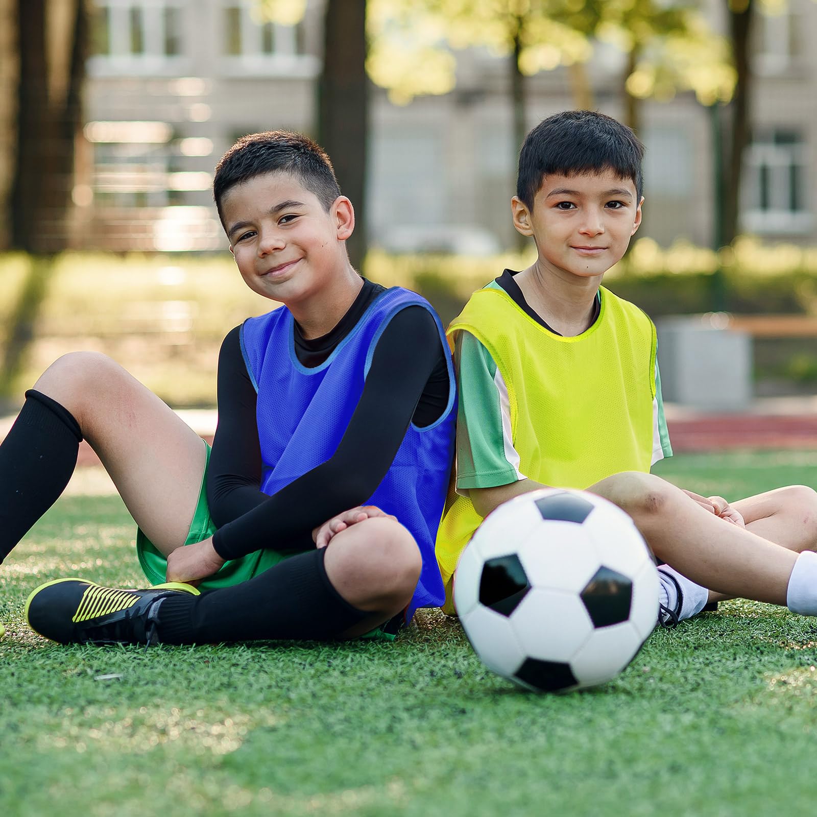 Sintege 24 Gilet di Calcio in Rete Gilet da Allenamento Maglie da Scrimmage di Nylon Pettorine Allenamento a Squadre Pallacanestro Pettorina Calcio per Bambini