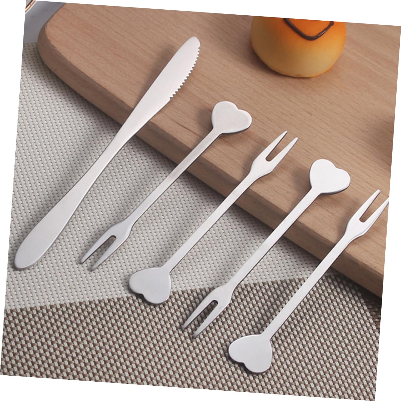 FUNOMOCYA 10Pcs Heart Shaped Stainless Steel Dessert Forks for Creative Cake Serving Party Supplies for Home Banquet and Wedding Events Silver