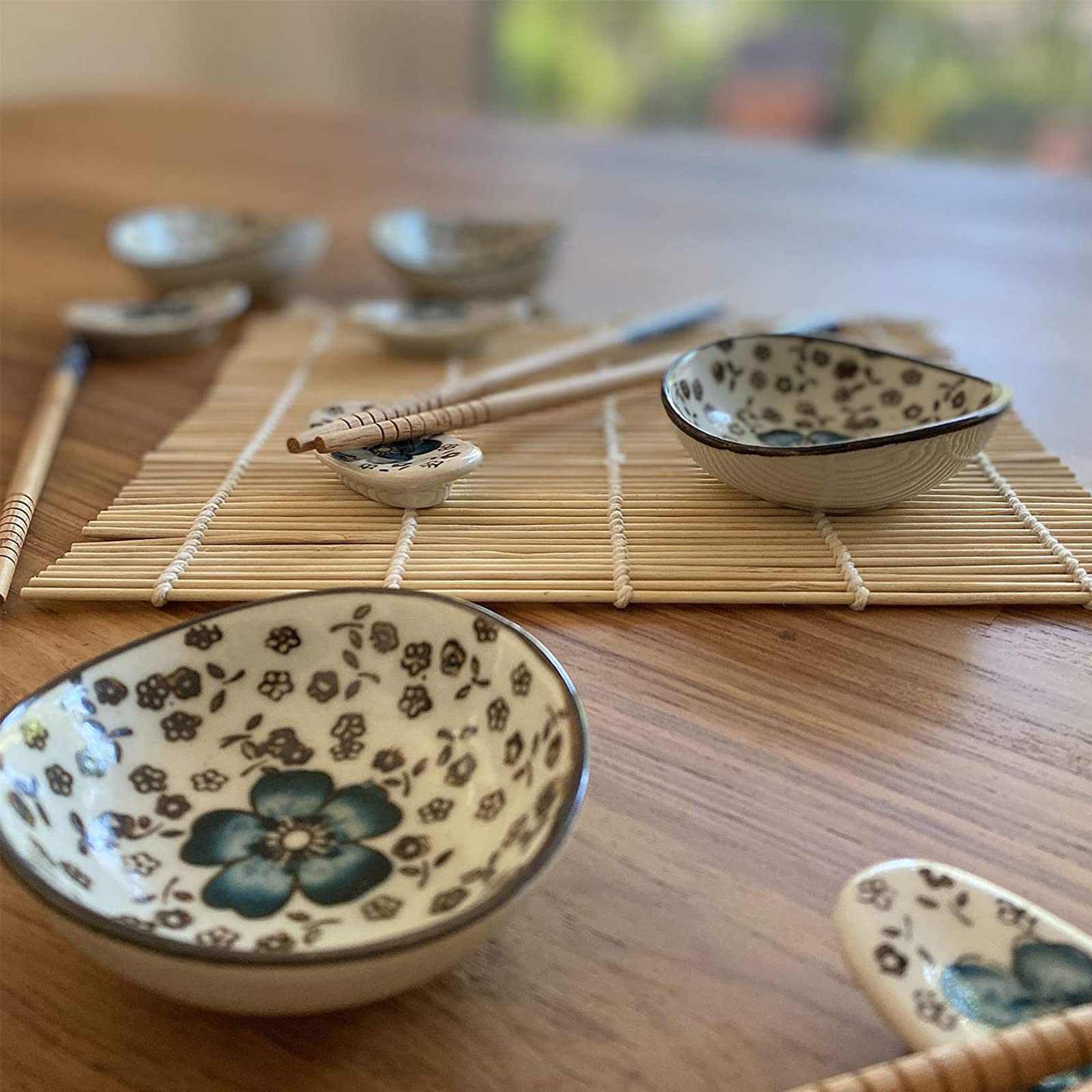 set per servire il sushi, in stile giapponese, per 2 persone