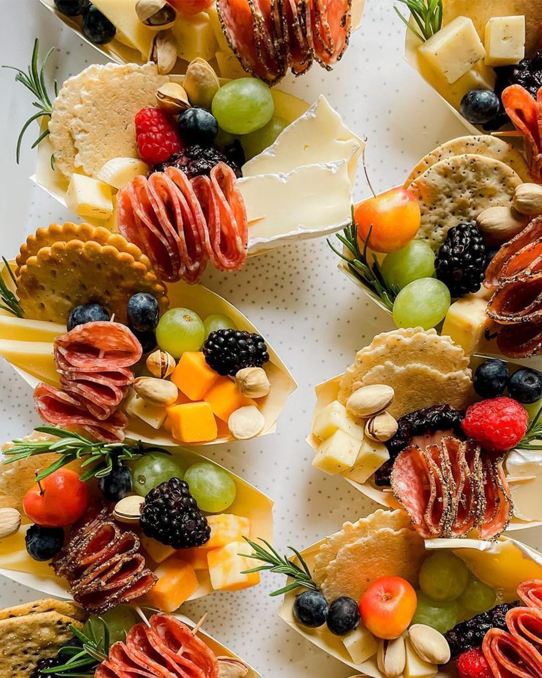 34 Degrees Chili Flake & Olive Oil Crisps | Light & Crunchy Thin Crackers for Charcuterie, Cheese Boards & Entertaining, Six Pack (4.5oz each)