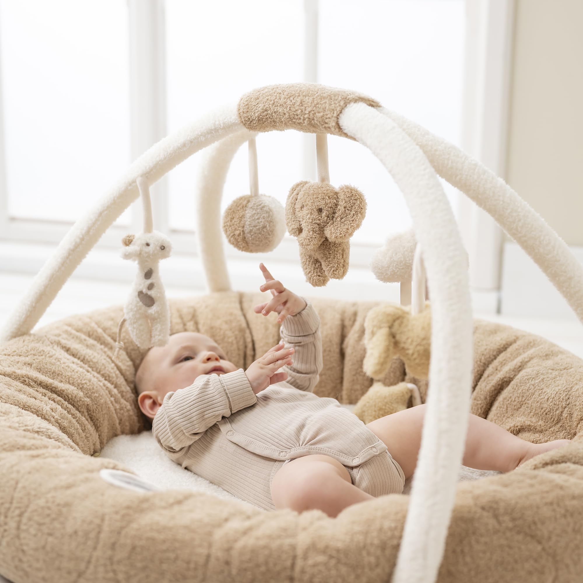 Nattou Tapis d'éveil avec Arche de jeu et différentes Activités, en polyester, env. 90 cm, Teddy, Blanc/brun clair