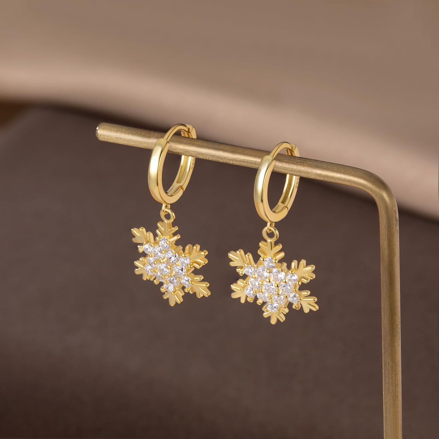 SLUYNZ 925 Sterling Silver Sparkly CZ Snowflake Dangle Earrings for Women Teens Christmas Snowflake Dangle Earrings Drop Winter Party Earrings