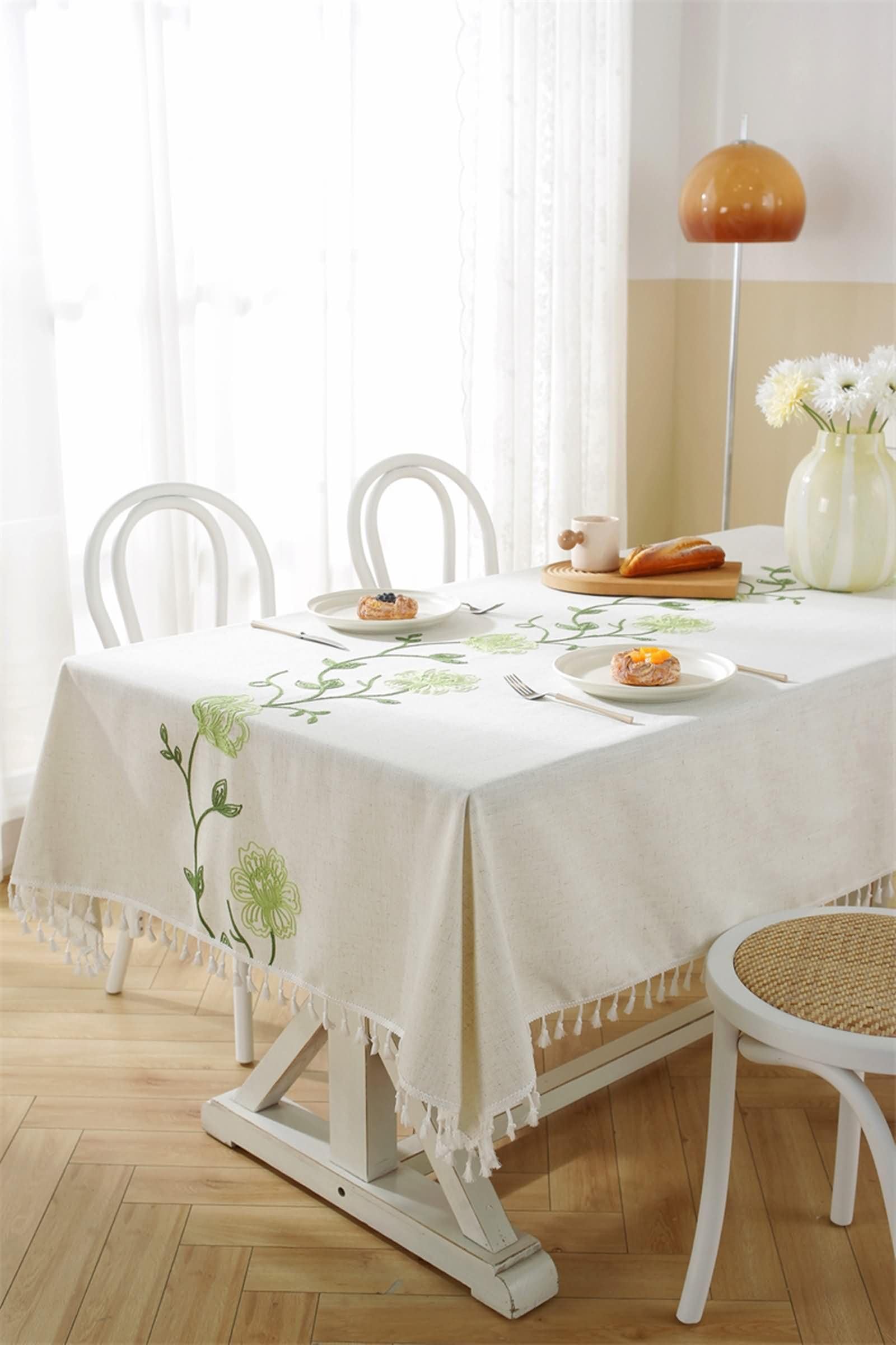 Mantel Decorativo Rectangular Blanco Verde, Bordado de Flores con Borlas, de Poliéster Fácil de Limpiar, 140 x 180 cm, Mantel para Mesa de Centro