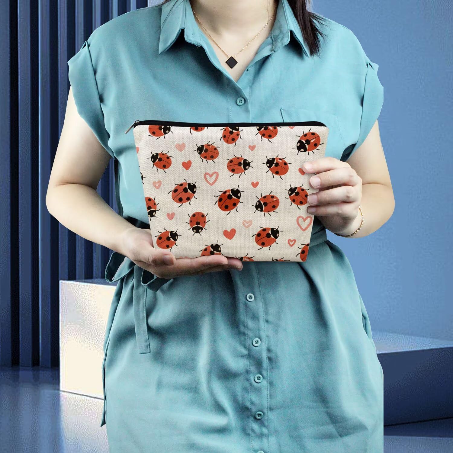 Livel lhood Ladybug Makeup Bag Portable Organizer Bag Travel Toiletry Zipper Pouch Love Cosmetic Bag for Women Birthday Gifts image 5