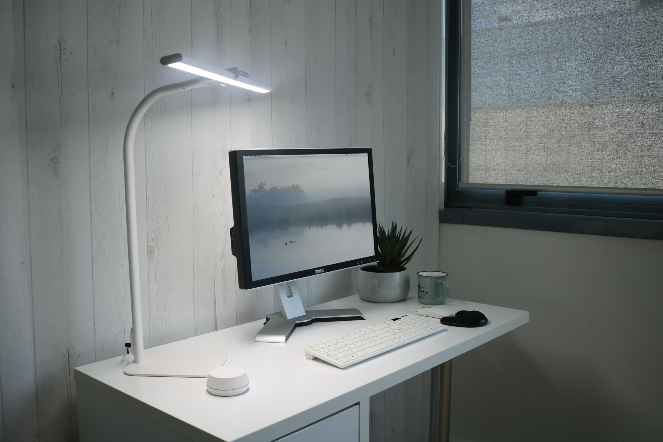 Unilux, STRATA BASE, lampa biurkowa LED z metalową podstawą, amplituda światła 66 cm, bezprzewodowy pilot, sterowanie dotykowe, 4 funkcje timera, ochrona oczu, port USB, nowoczesny design, biała