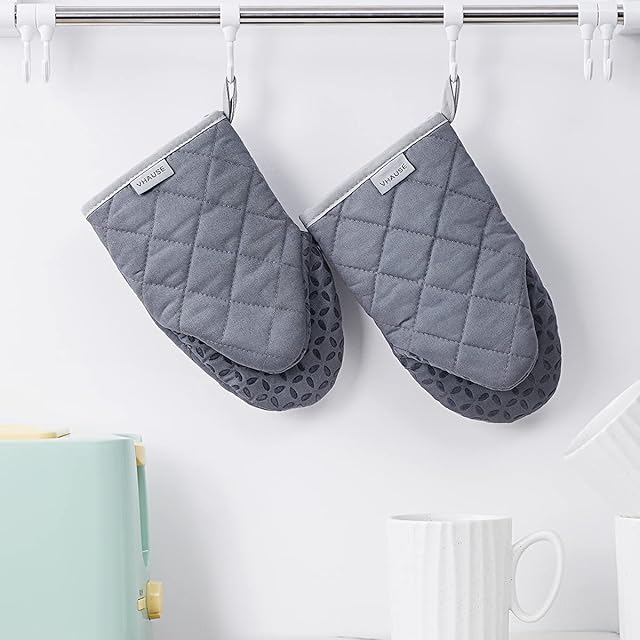 VHAUSE Mini Oven Gloves Heat Resistant 235°C - Cotton Oven Mitts with Anti-slip Silicone Grip Soft and Flexible Kitchen Gloves for Oven Baking Cooking BBQ 2PCS Set