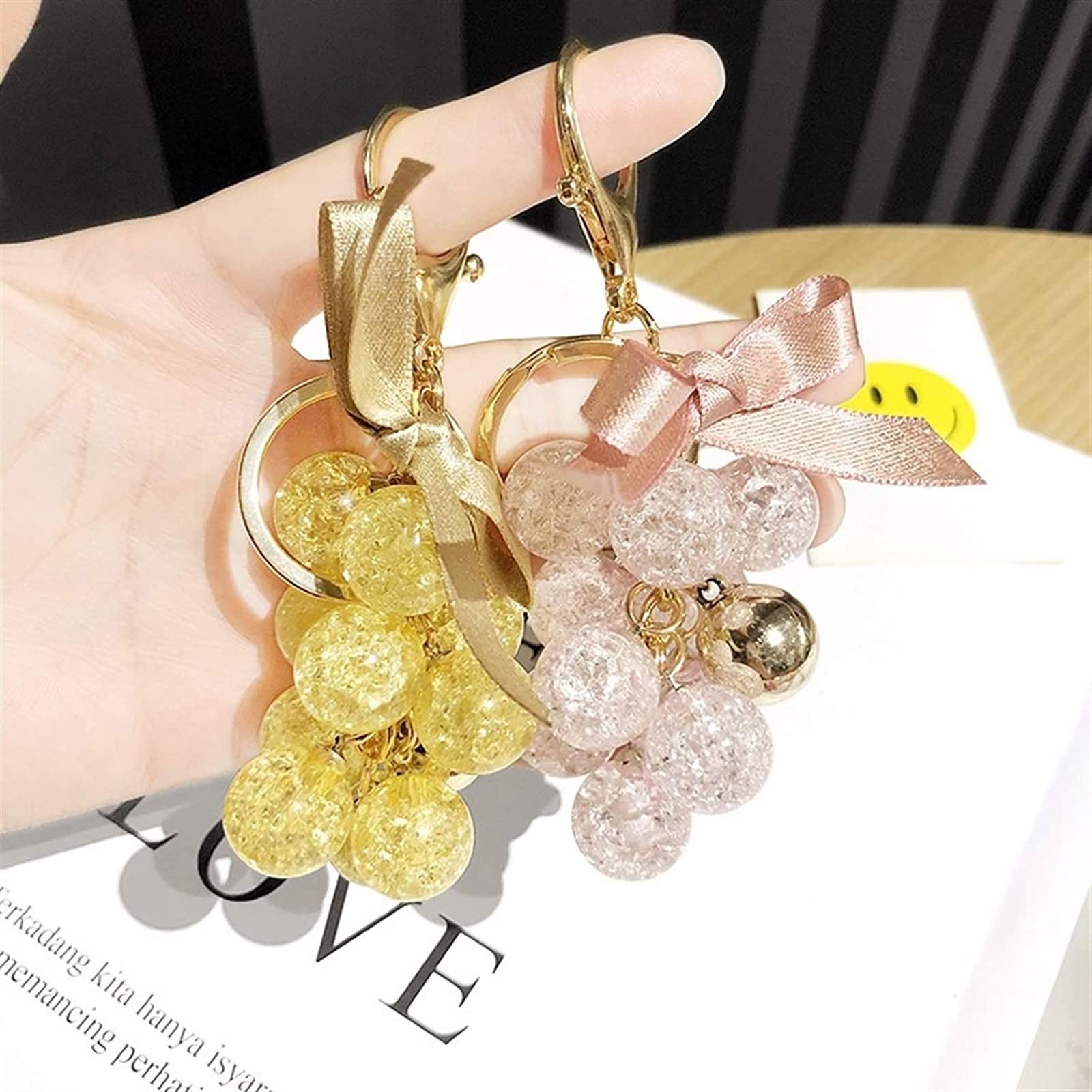 Llaveros Llavero de dibujos animados, lindo llavero de uva de cristal, cinta, joyería con lazo, colgante de bolso para niñas, llavero, cuentas redondas, accesorios de joyería, dibujos animados. (Col