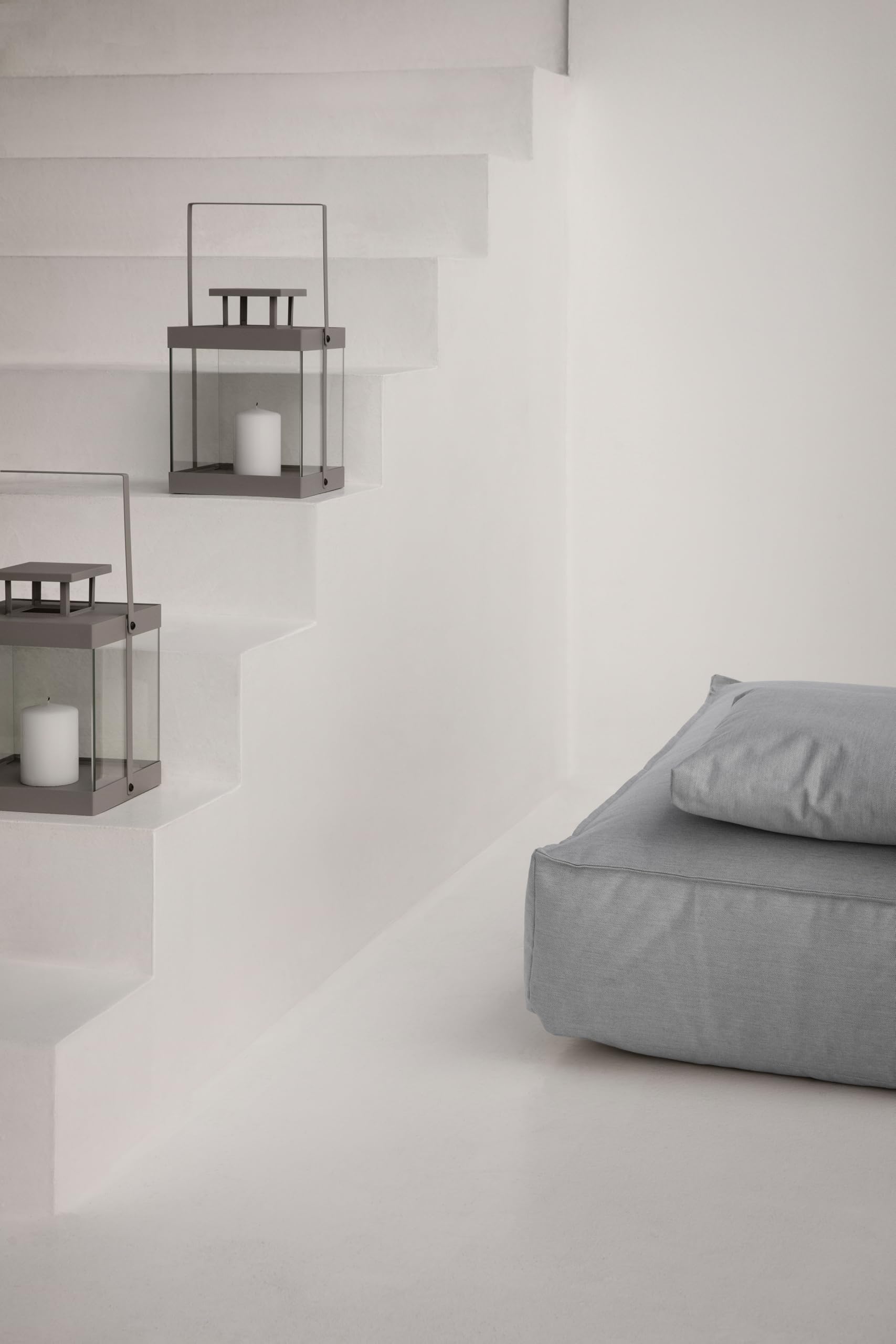 blomus -FINCA- Laterne S aus pulverbeschichtetem Metall, Windlicht, exklusive Optik, modernes Wohnaccessoire, stimmungsvolle Atmosphäre, Indoor-Nutzung (H / B / T: 29,5 x 22 x 22 cm, Schwarz, 63686)