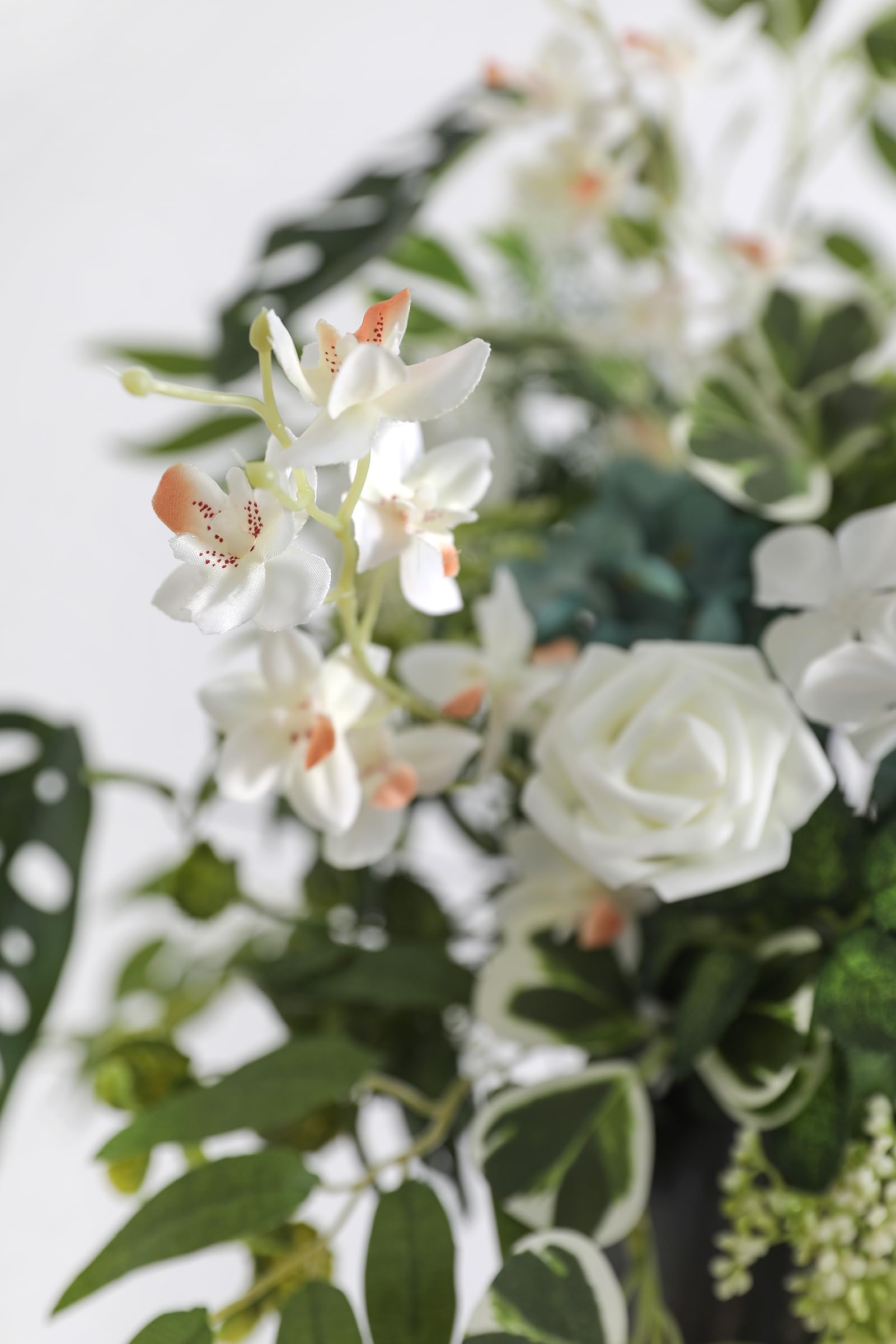 Ding tuoao Artificial Flowers and Greenery Set (Pack of 39) with 9 Green Fillers for Wedding Bouquets, Table Centerpieces,Photoshoots and Floral Arrangement Decorations(Gradual White Green)