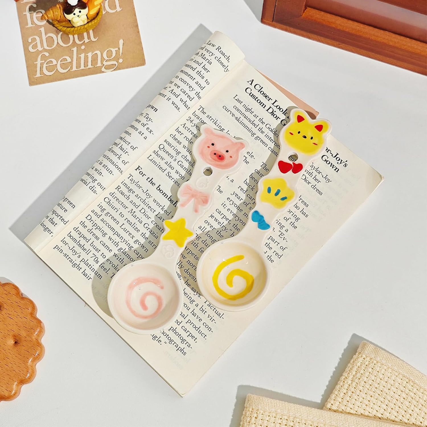 2PC- ceramic water throwing cute spoon is simple, exquisite and practical-animal spoon-pink pig star knot