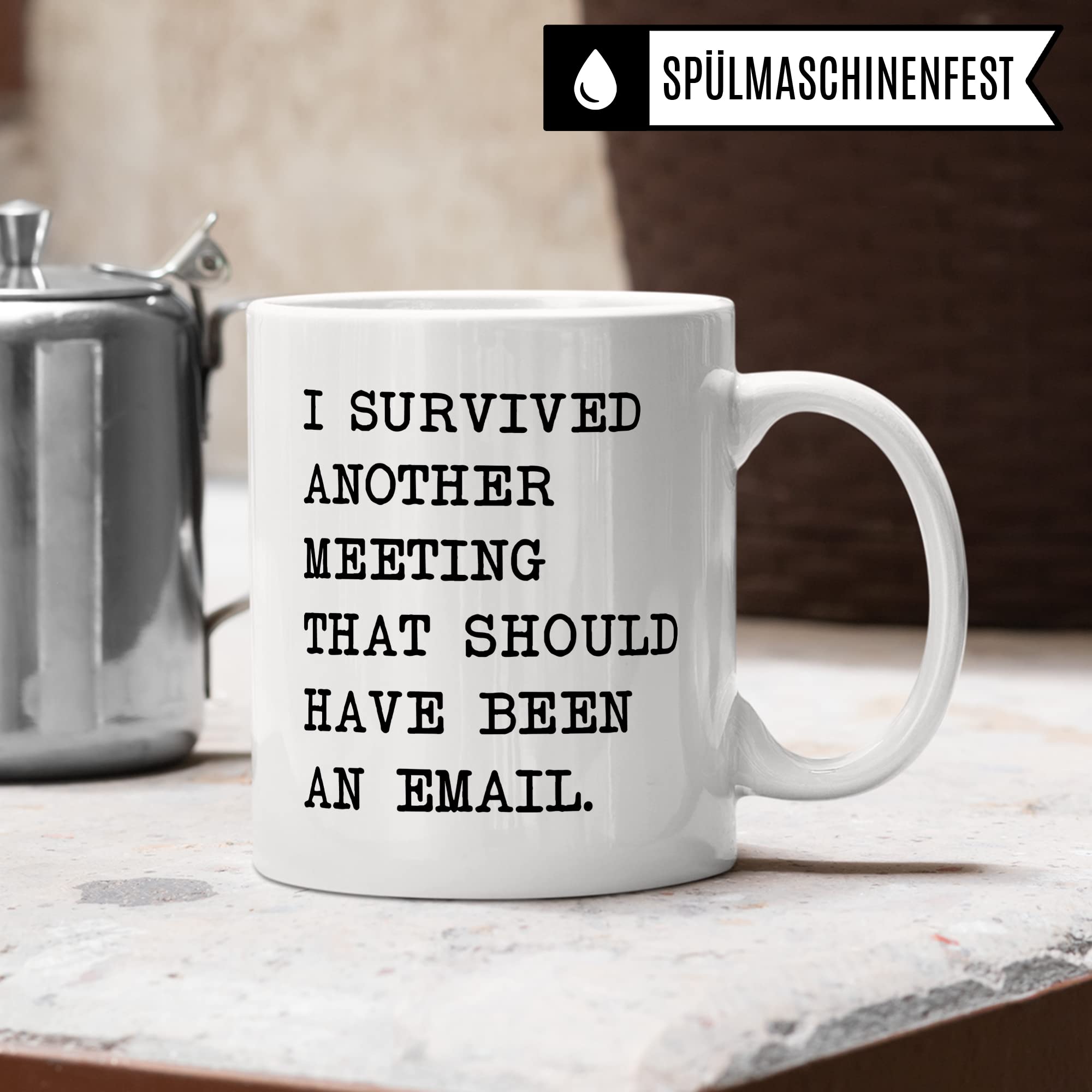 Tazza Divertente Per Ufficio ‘I Survived Another Meeting That Should Have Been An E-mail’ – Regalo Per Colleghi, Ceramica 330ml, Lavabile In Lavastoviglie, Pagma