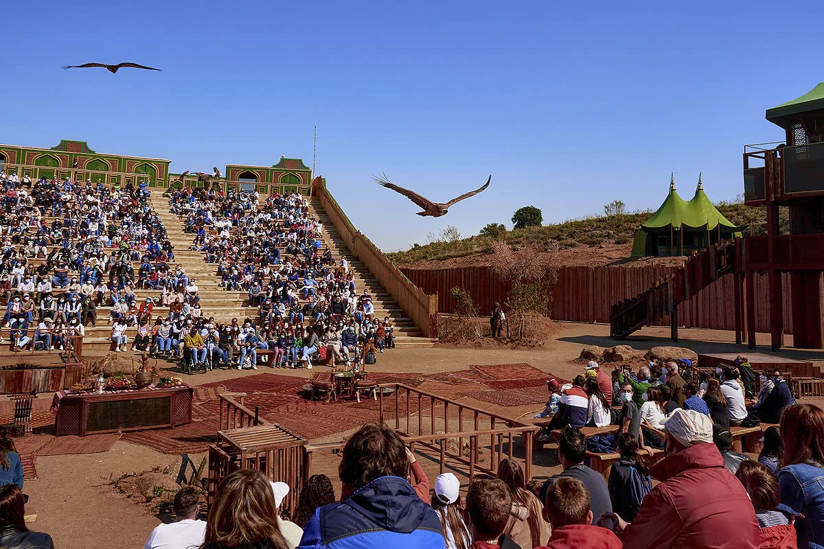 WONDERBOX Connect Geschenkbox – PUY Du Fou Spanien – 2 Eintrittskarten für 1 Tag – alle Tagesshows enthalten – gültig für 27 Monate