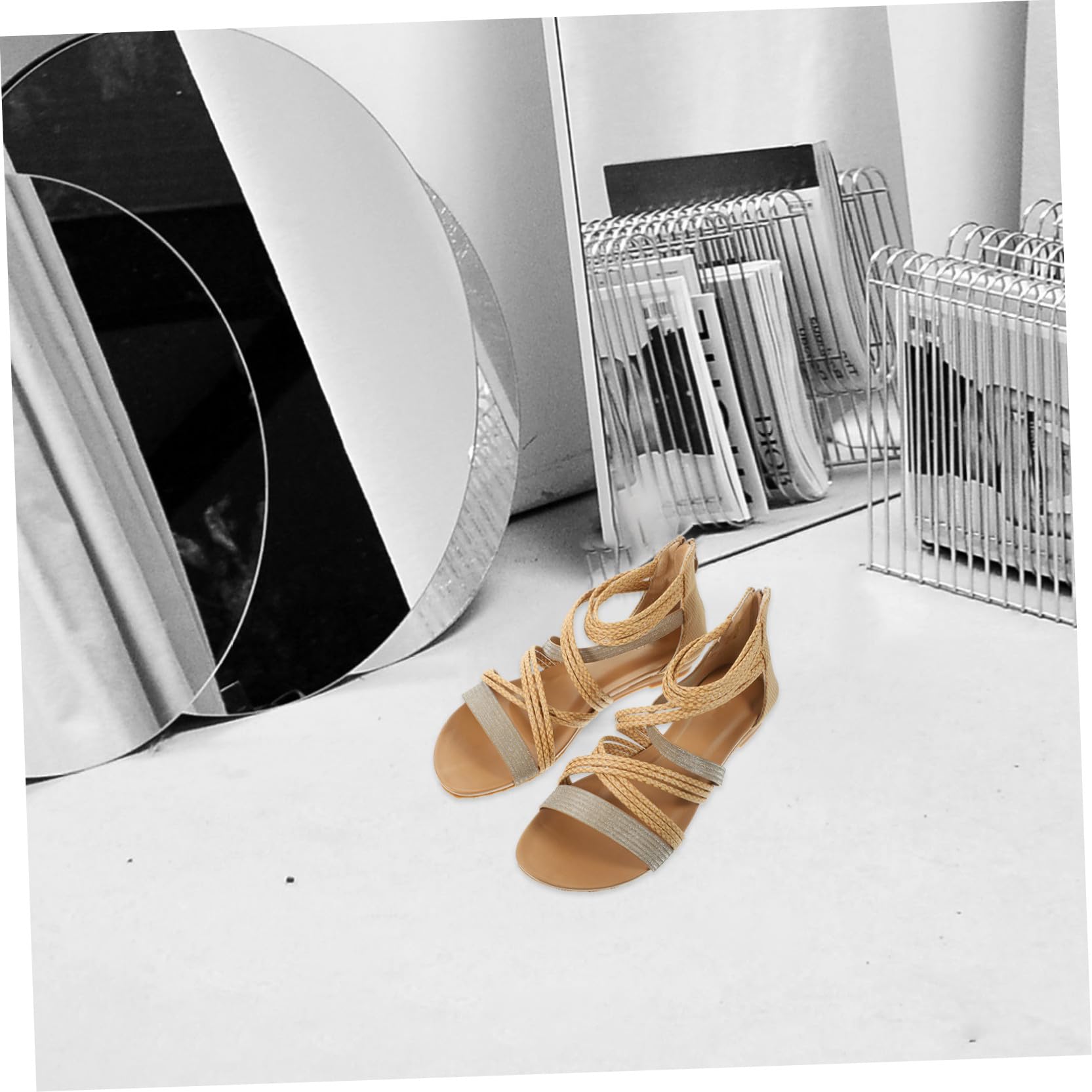 FRCOLOR Sandalias Romanas Elegantes para Mujer Verano, Zapato Plano Tira Dedo, Material PU y Suela TPR Flexible, Cómodas y Fáciles de Poner