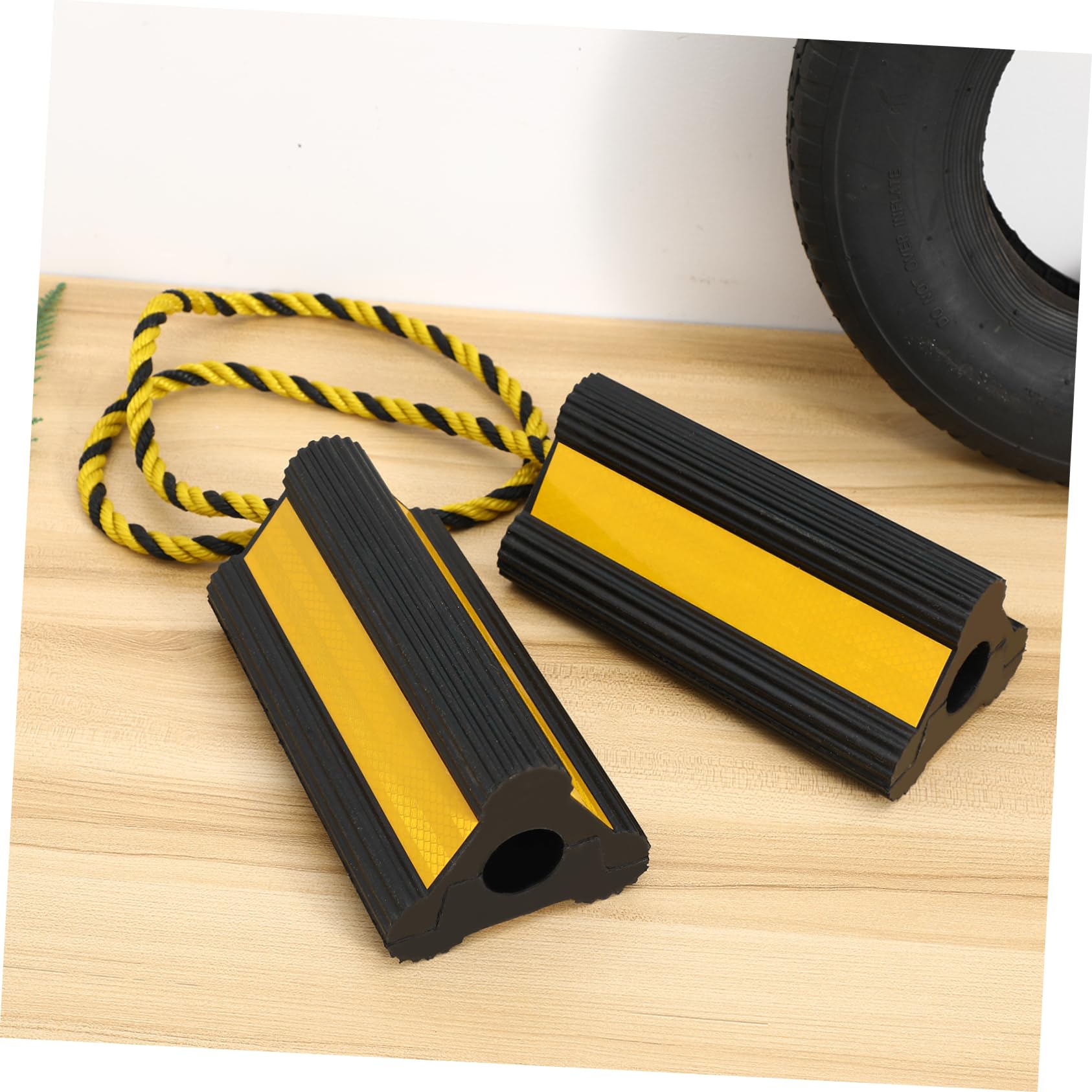 Klocki Gumowe Do Kół Samochodowych Żółte Trójkątne Blokujący Do Przyczep Kamperów i Motocykli Wysoka Odporność Wstrząsy i Wibracje