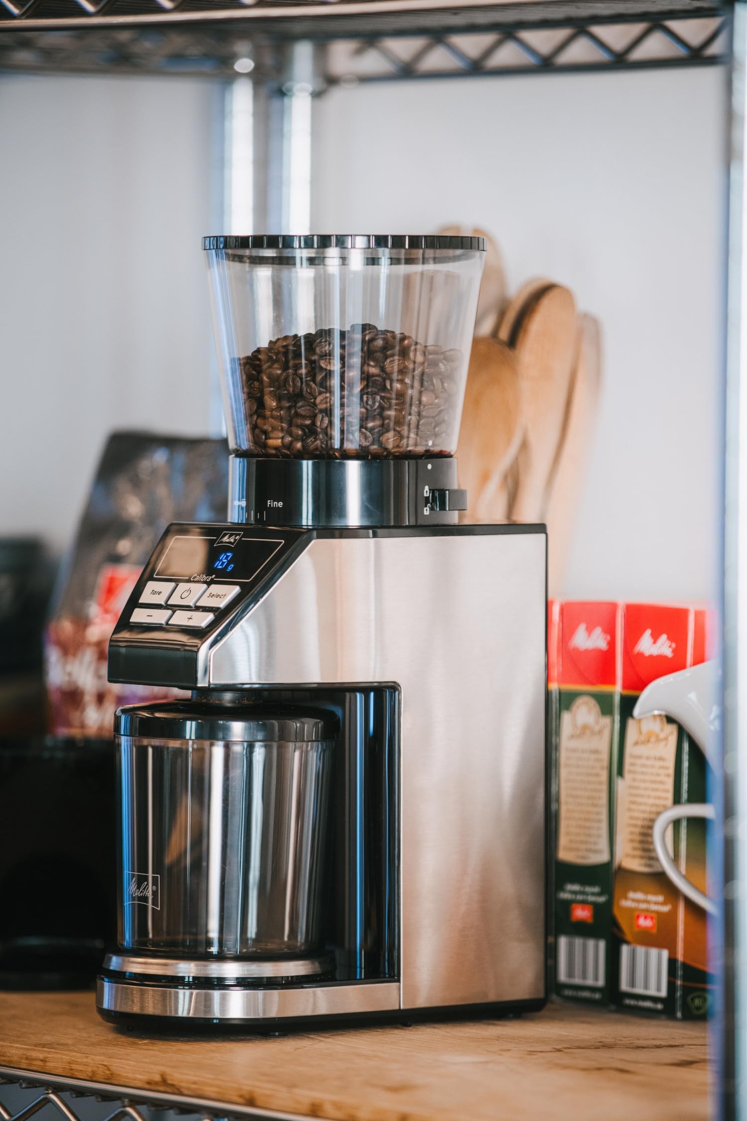 Melitta Calibra Kaffeemühle - Elektrische Kaffeemühle mit Kegelstahlmahlwerk für bis zu 375g Kaffeebohnen und integrierter digitaler Waage, 39 individuellen Mahlstufen, schwarz/Edelstahl