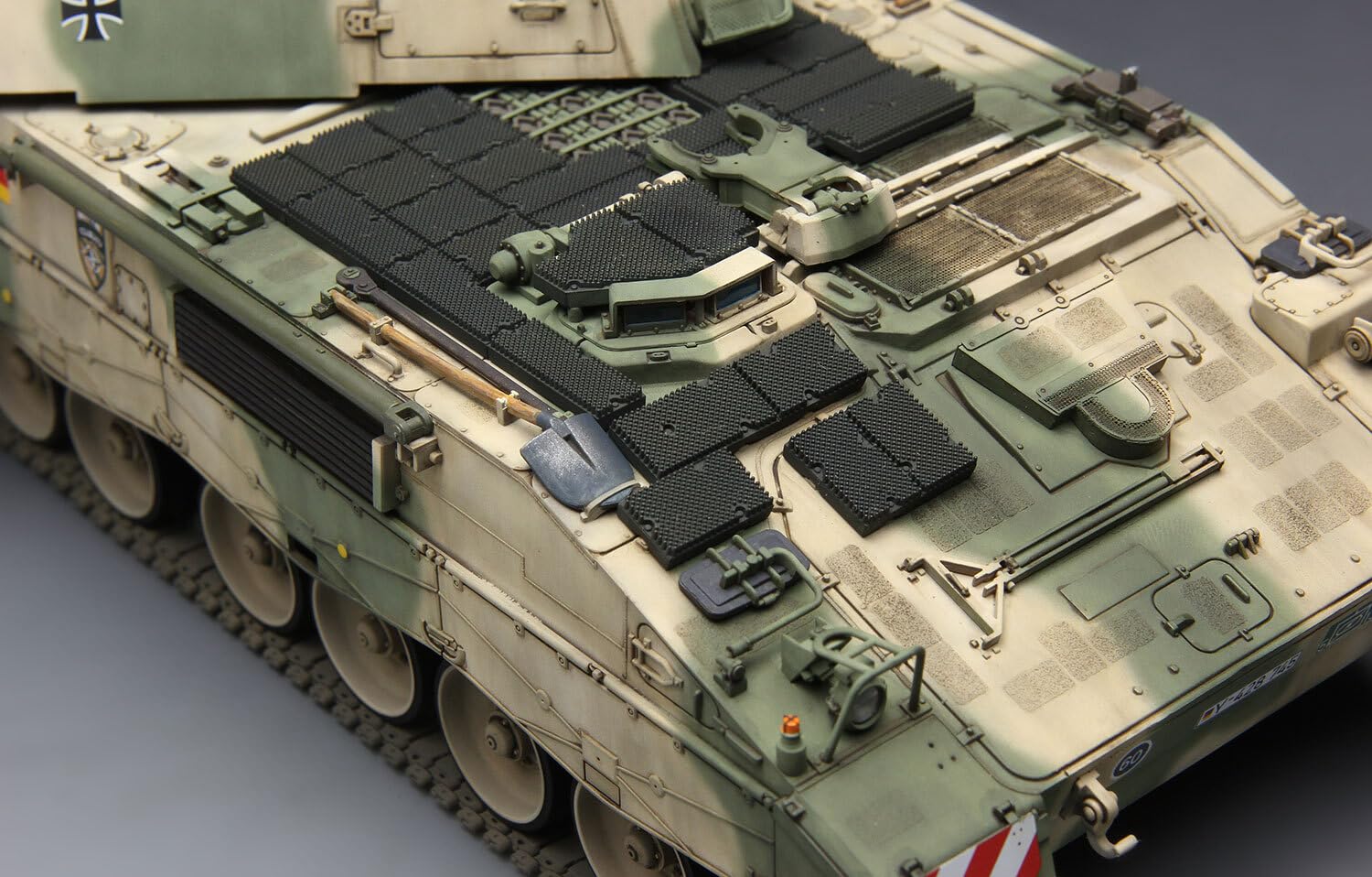 Amazon | モンモデル 1/35 ドイツ PzH2000 自走榴弾砲増加装甲付き