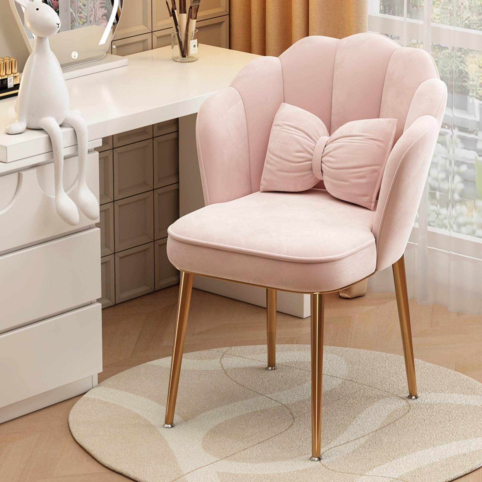 Silla tapizada con reposapiés antideslizante y respaldo ergonómico
