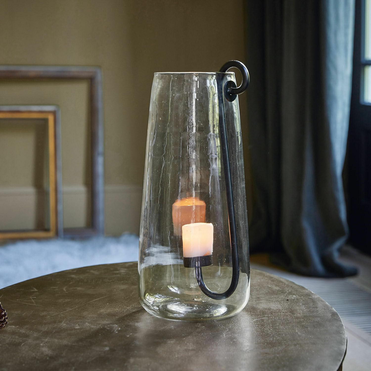 Loberon Windlicht Lamark, klar/schwarz | Raffiniertes Design, Mundgeblasen, Kerzeneinsatz nach Innen & Außen Einhängbar, Wohn-Accessoire, Glas, Eisen