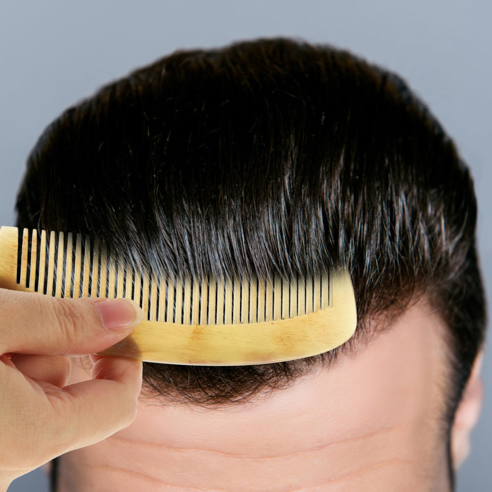 Pettine Antistatico in Corno Naturale per Donna, Previene la Caduta dei Chioma e Favorisce la Circolazione Sanguigna, per Chioma Spessi e Ricci