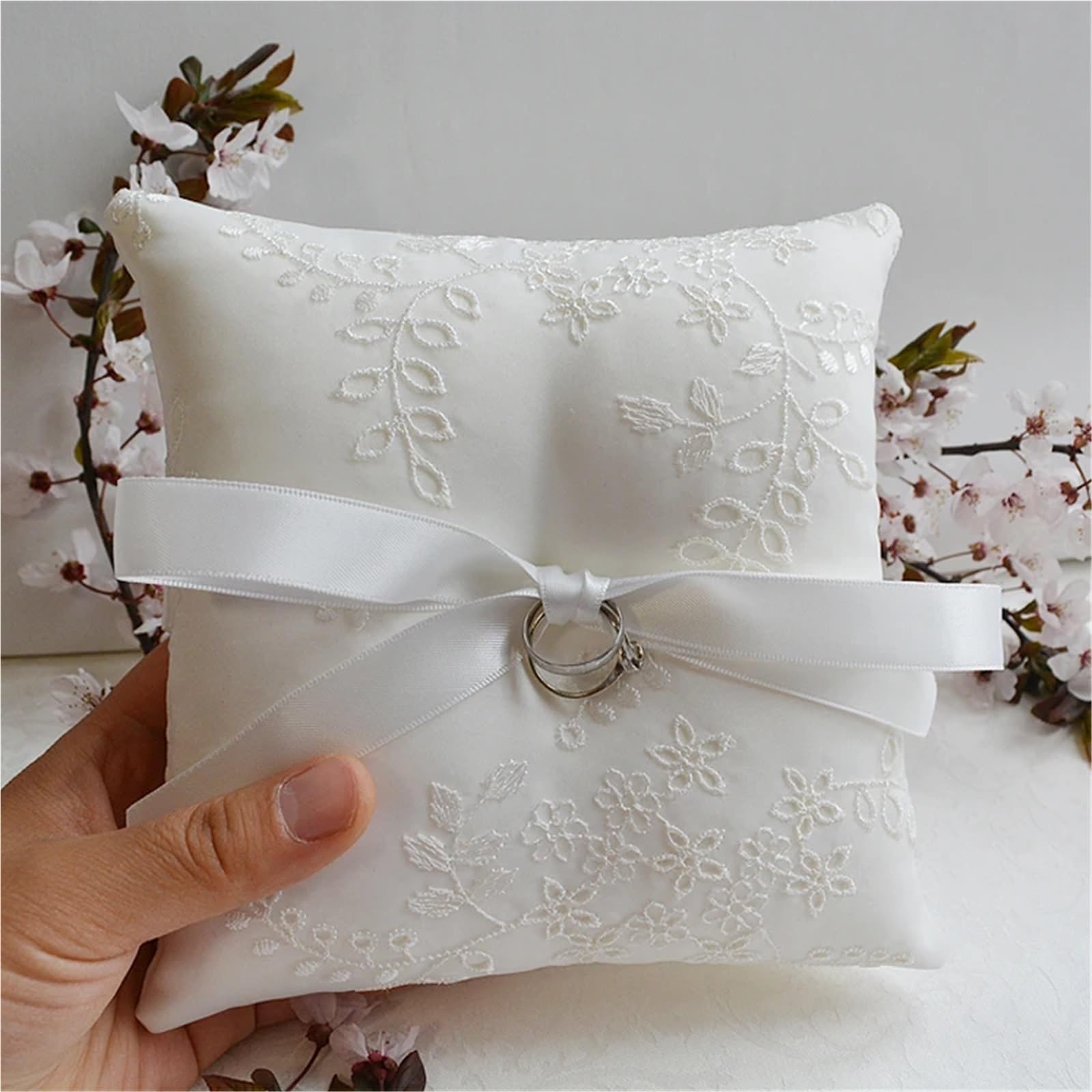 Hochzeit Ring Kissen Cushio Kreative Bestickte Braut Nadelkissen Ringe Party Dekoration Lieferungen Für die Hochzeitszeremonie(18x18cm)